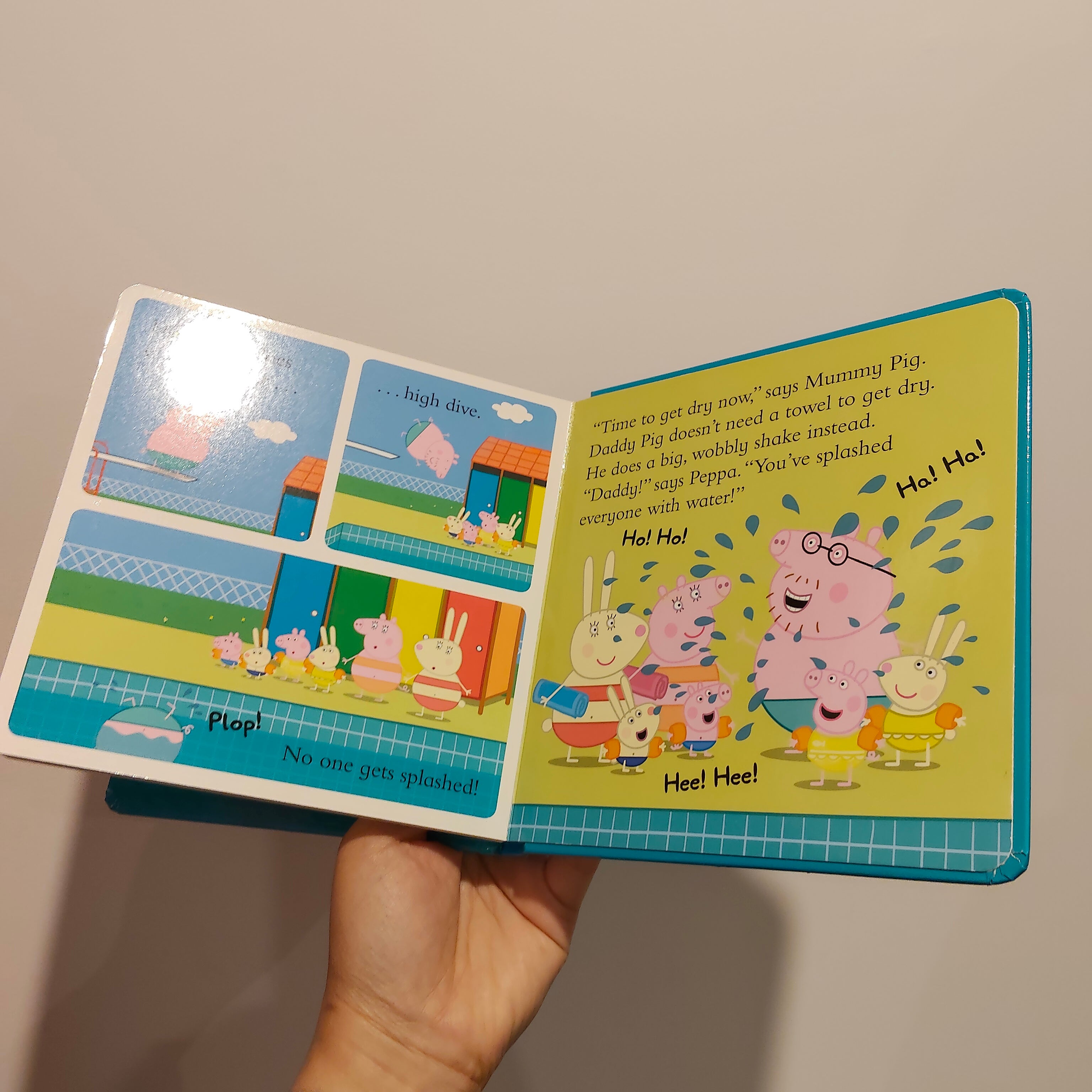 PEPPA PIG Goes Swimming Boardbook