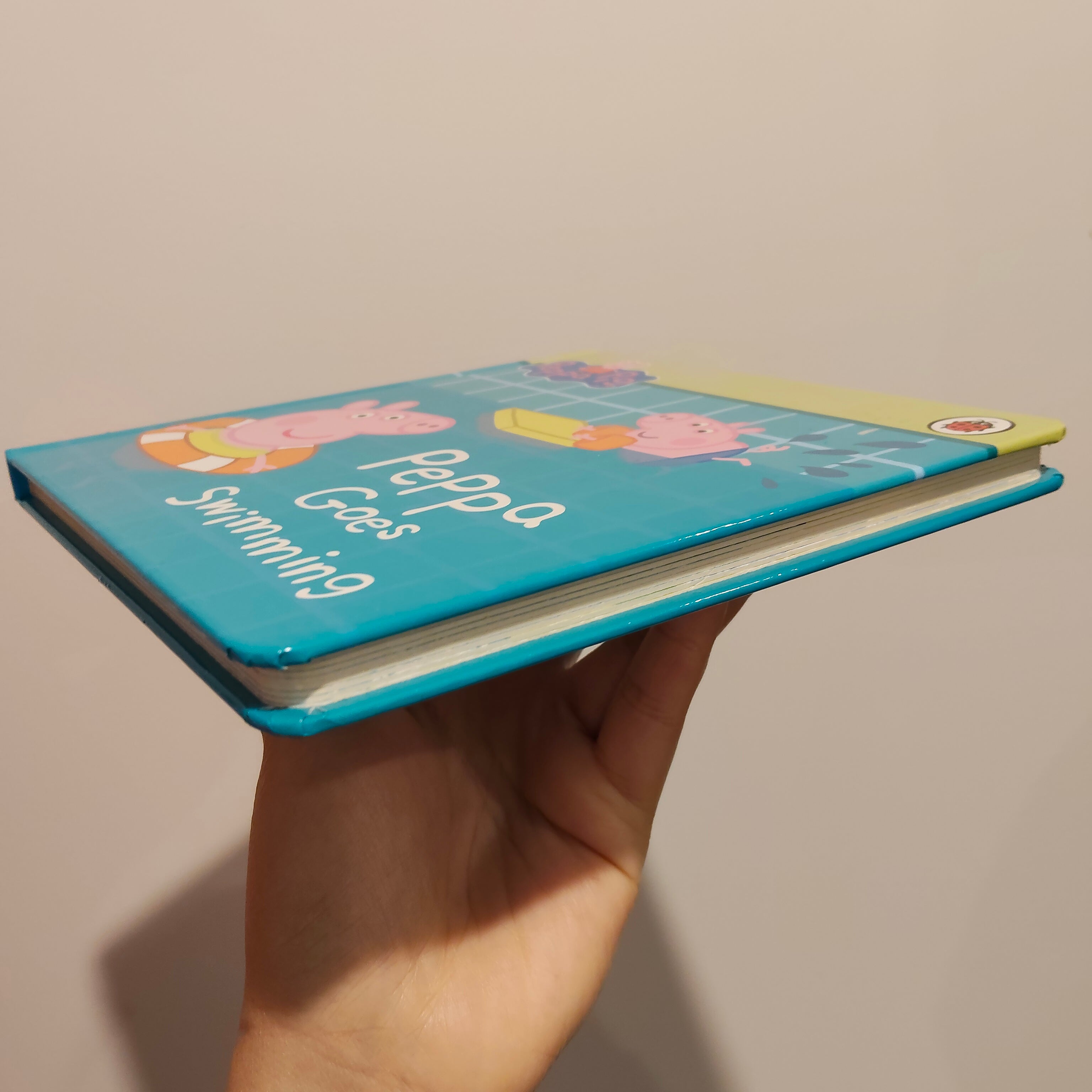 PEPPA PIG Goes Swimming Boardbook