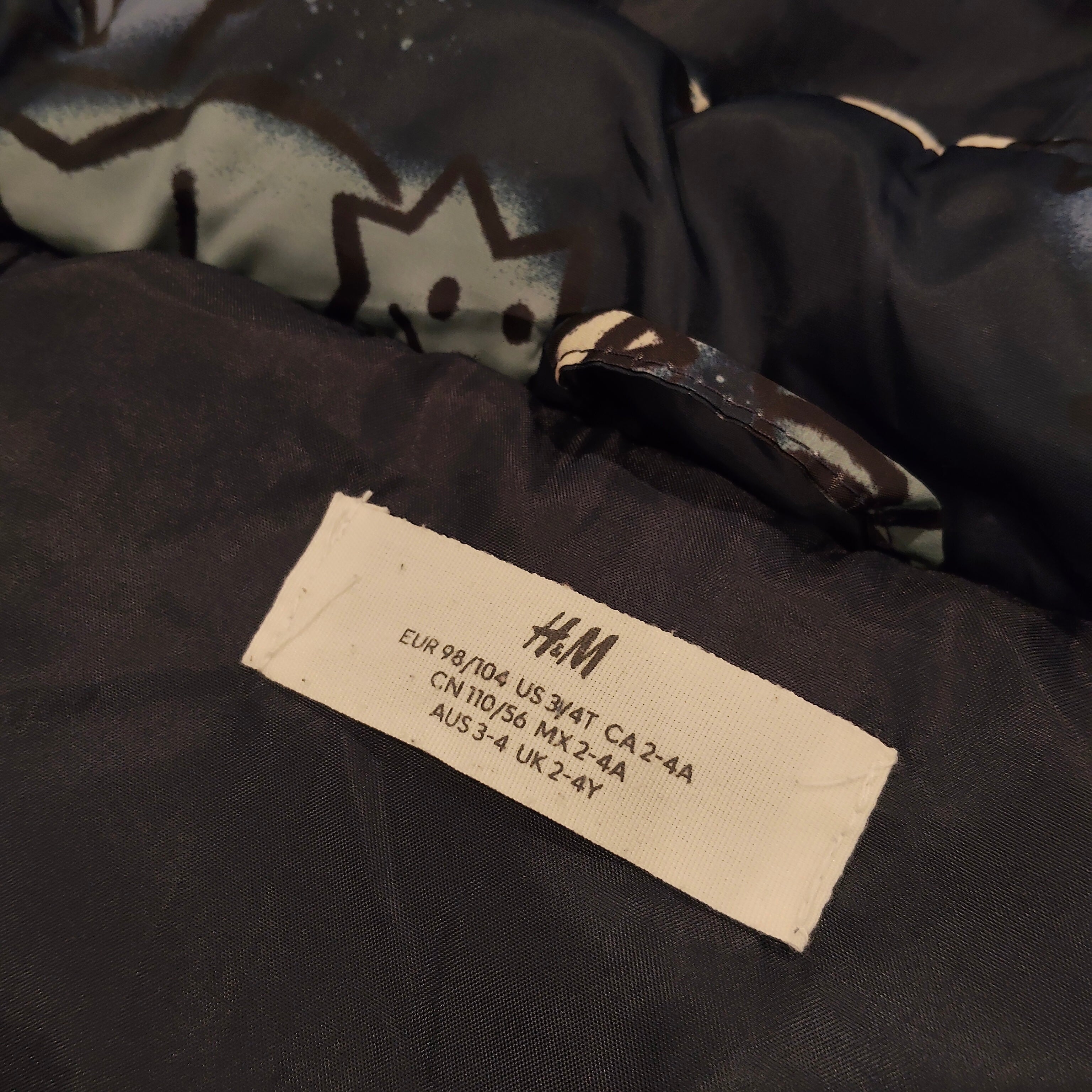 H&M puffer vest size 2-4yrs boys Dinosaur