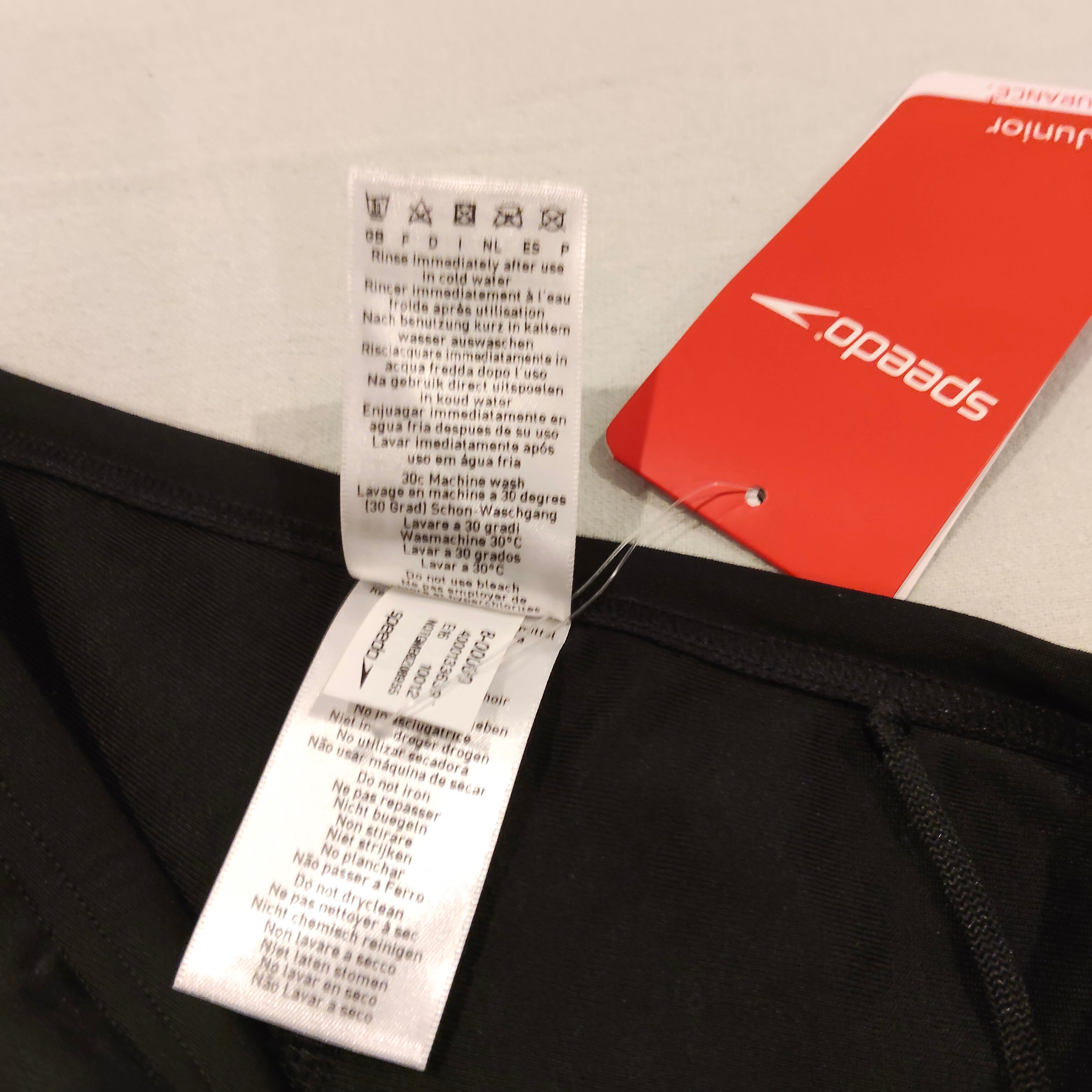 New SPEEDO swim shorts size 8yrs boys