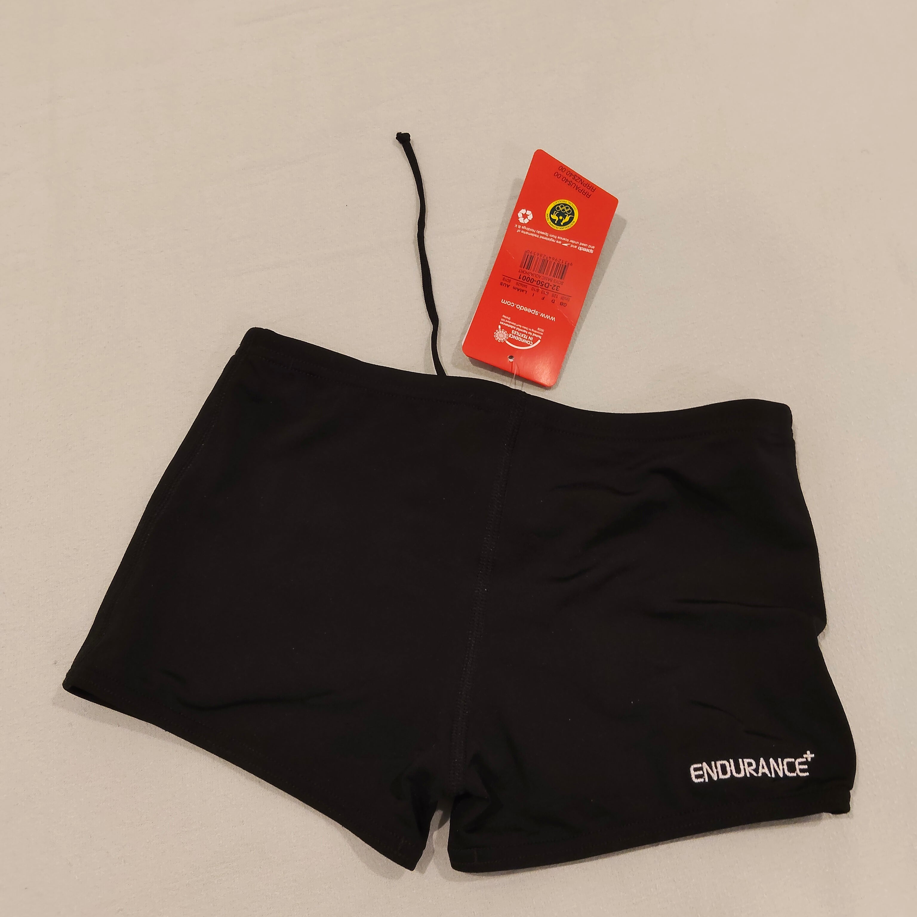 New SPEEDO swim shorts size 8yrs boys