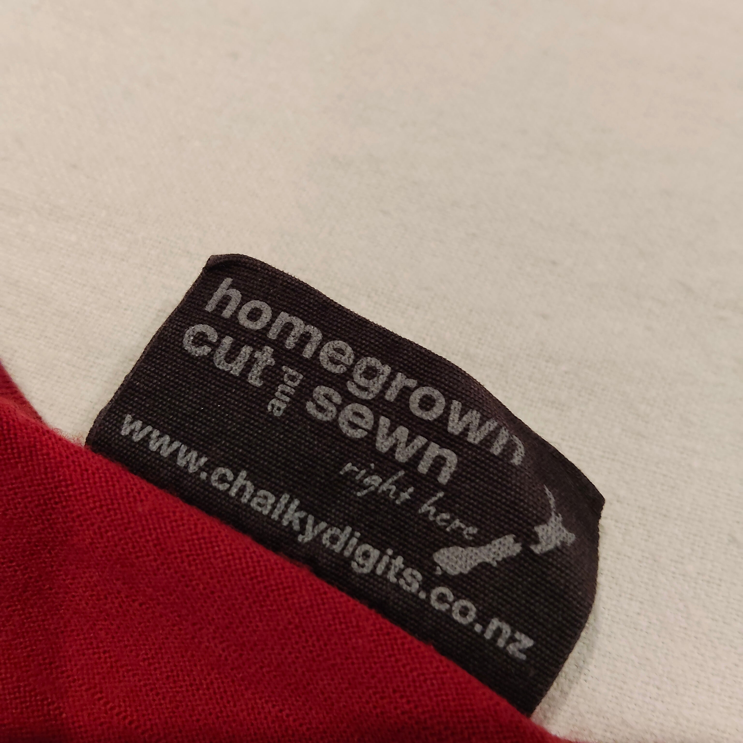 Chalkydigits 100% MERINO top size 12 Womens long sleeve red