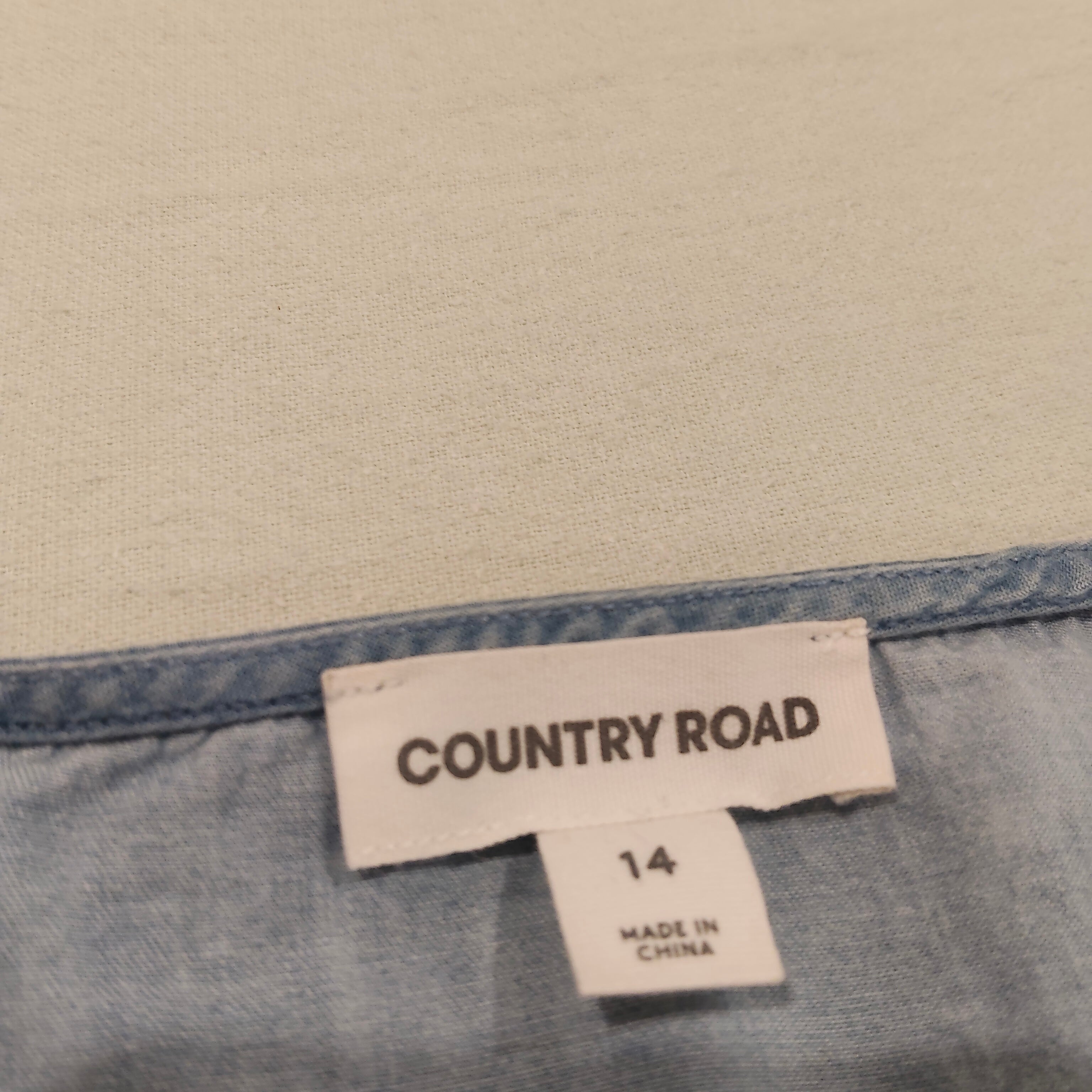 COUNTRY ROAD top size 14yrs girls