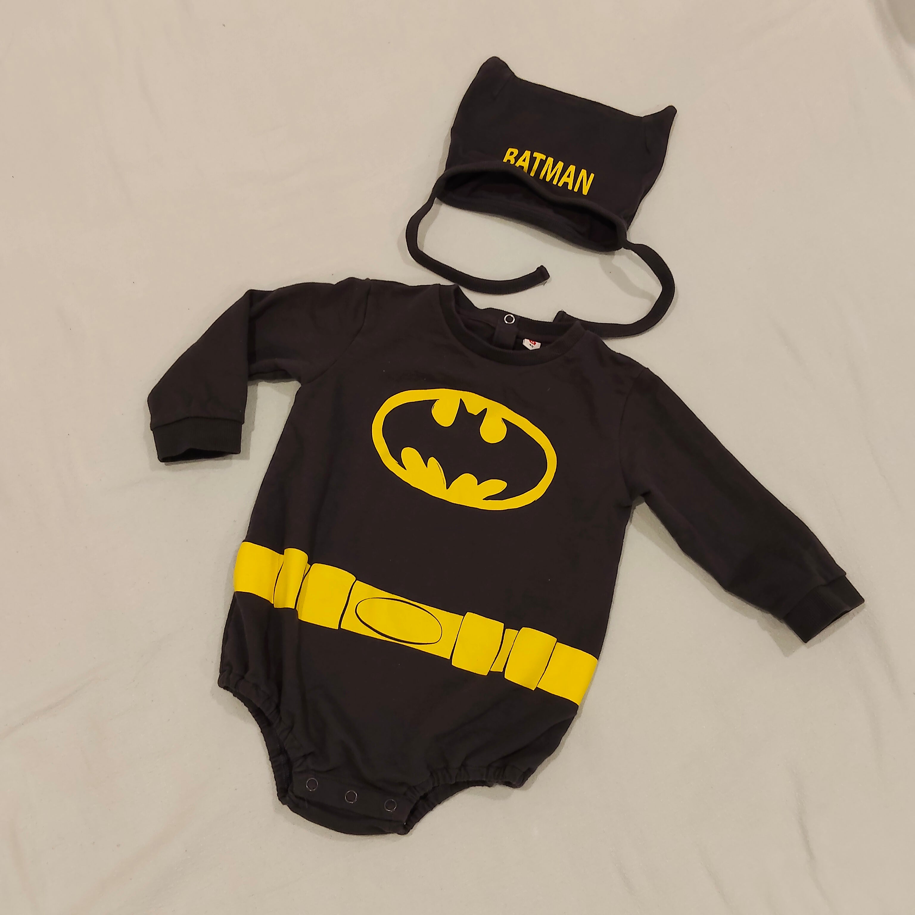 BATMAN bodysuit size 18-24m baby with hat