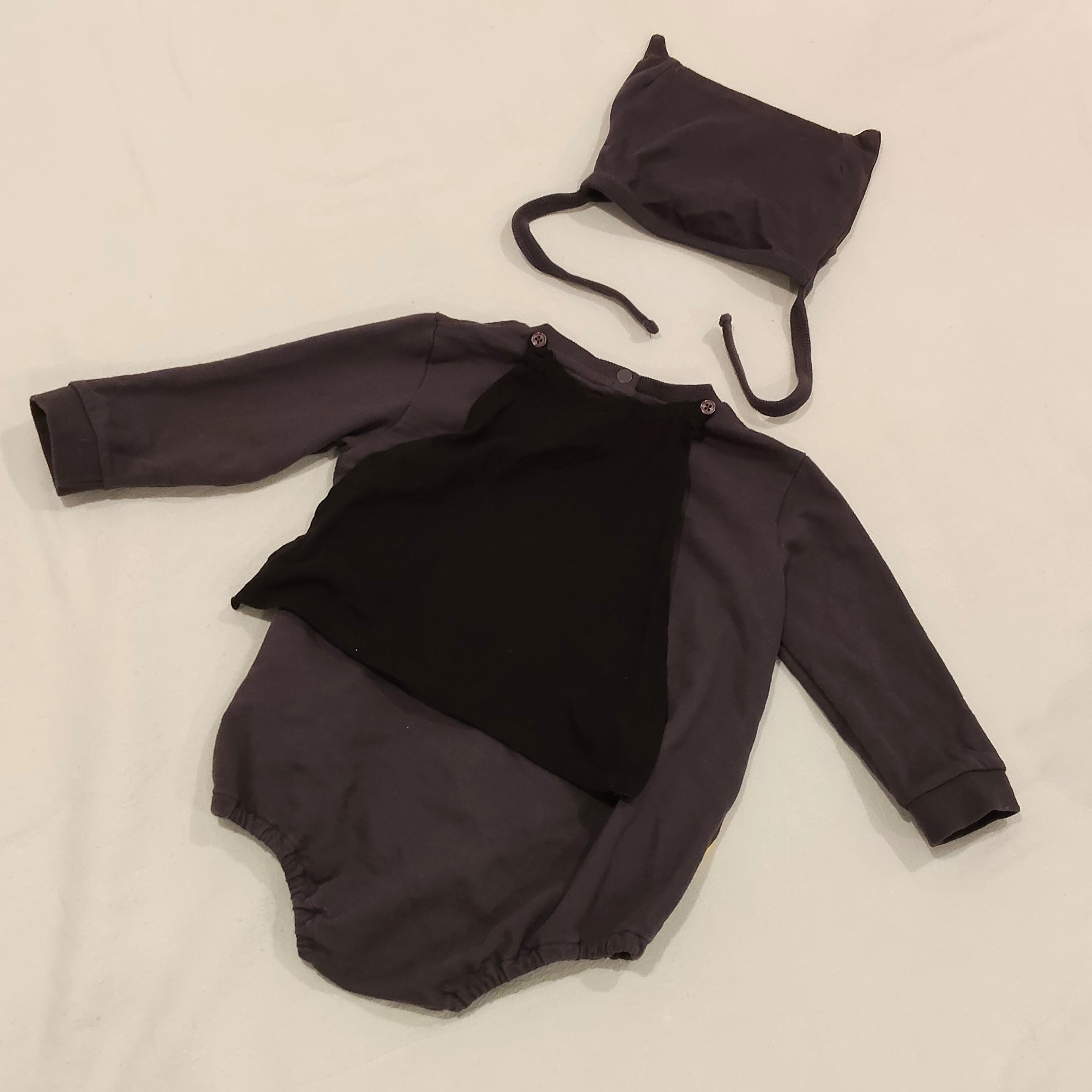 BATMAN bodysuit size 18-24m baby with hat