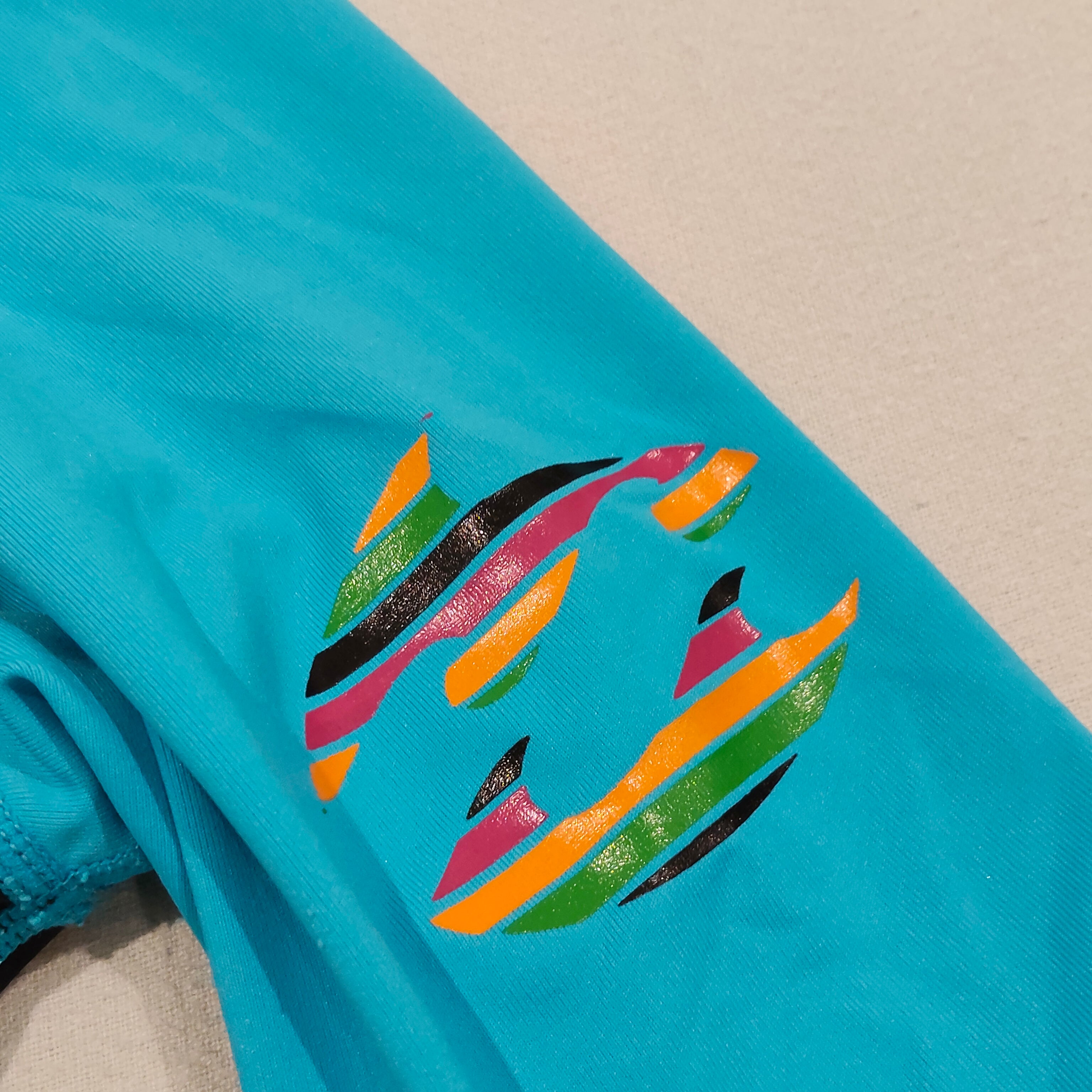 BILLABONG swim top size Medium Womens
