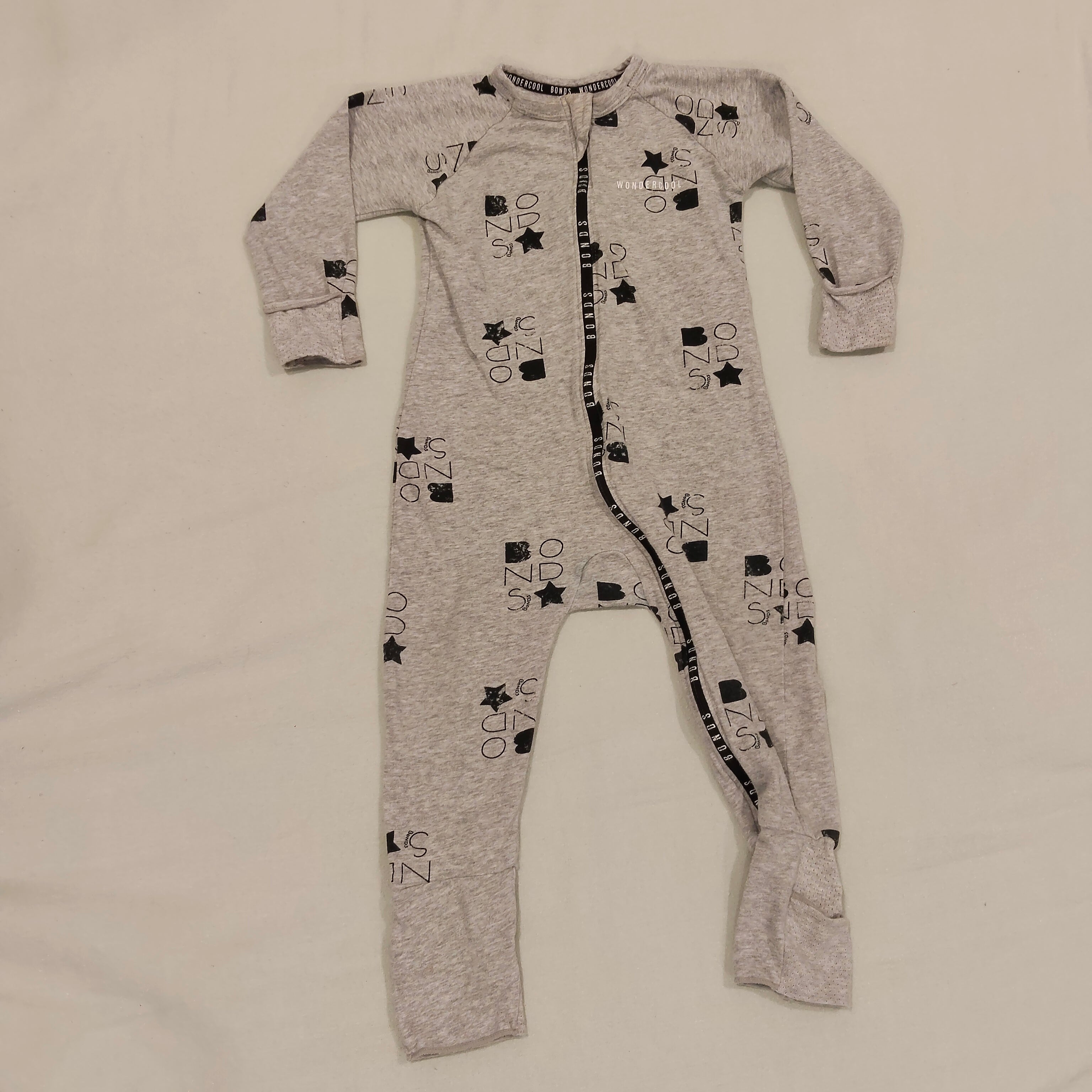 BONDS Wondercool size 12-18m baby onesie