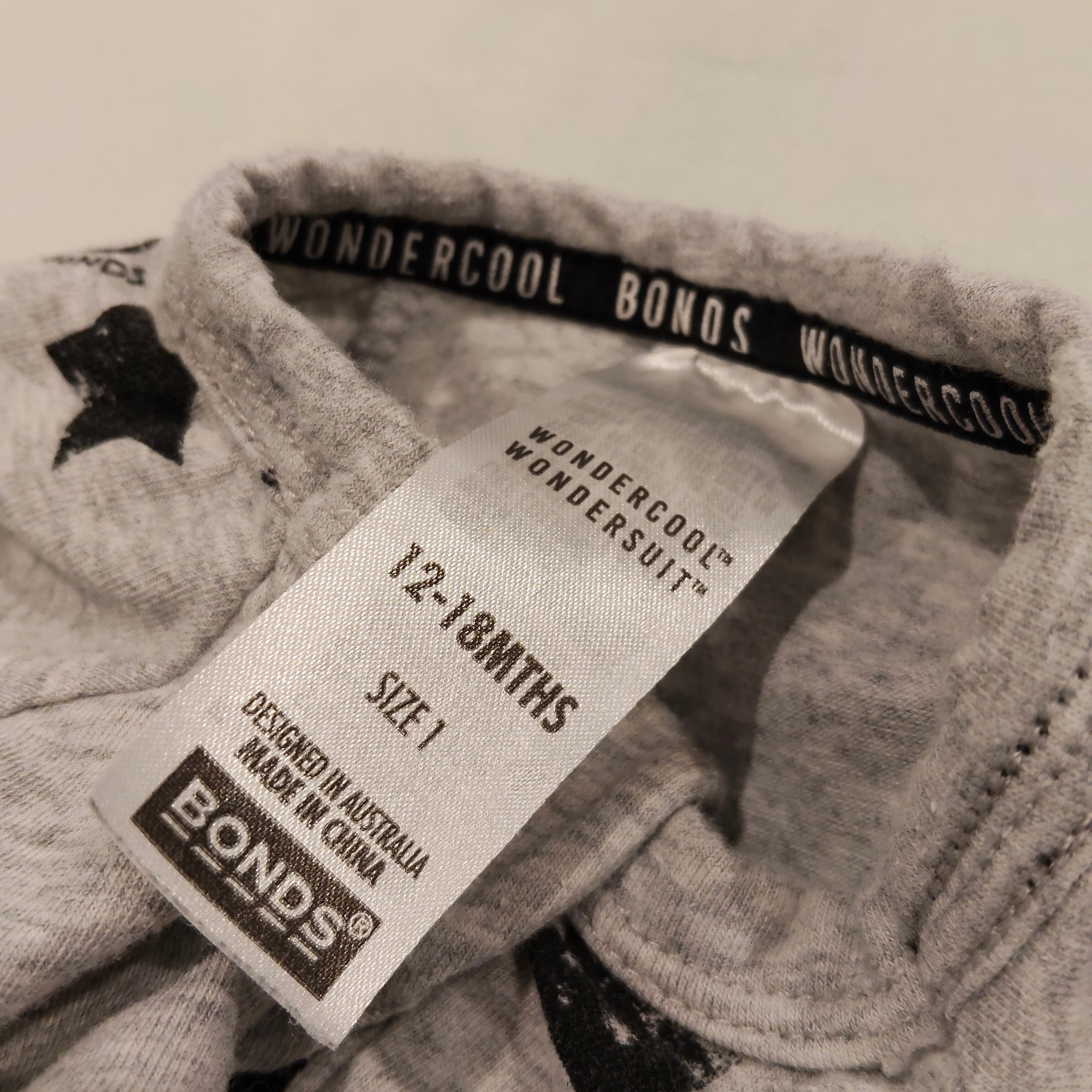 BONDS Wondercool size 12-18m baby onesie