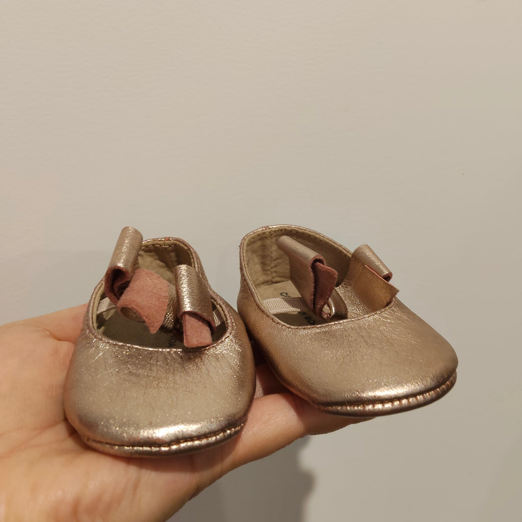 COUNTRY ROAD leather baby girls size 17 (3-6m) rose gold bow flats shoes
