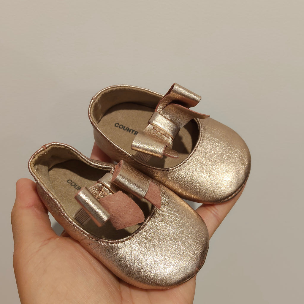 COUNTRY ROAD leather baby girls size 17 (3-6m) rose gold bow flats shoes