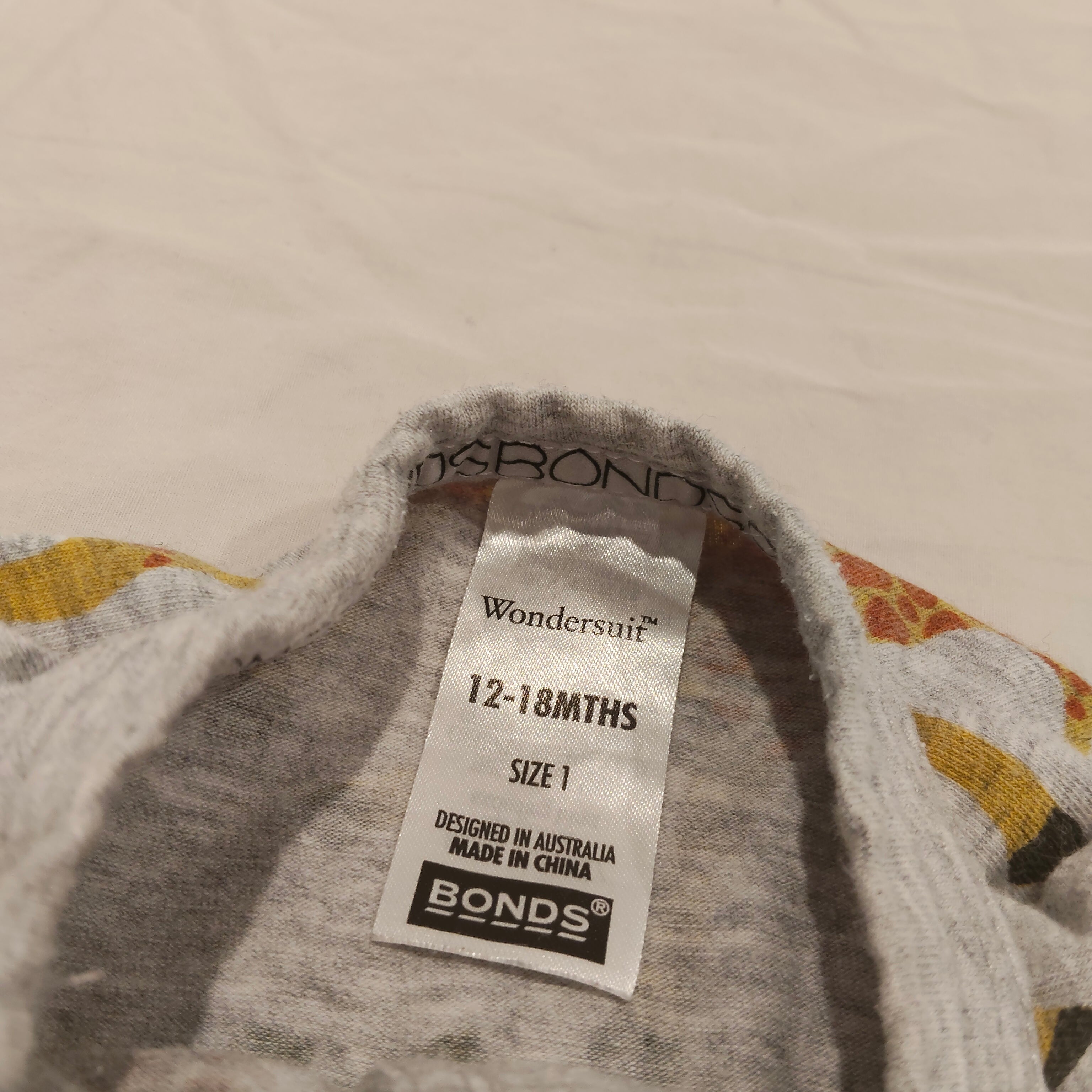 BONDS Wondersuit size 12-18m baby Giraffe