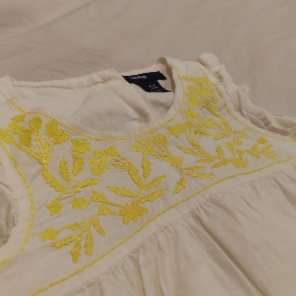 GAP baby romper size 6-12m embroidered yellow flowers