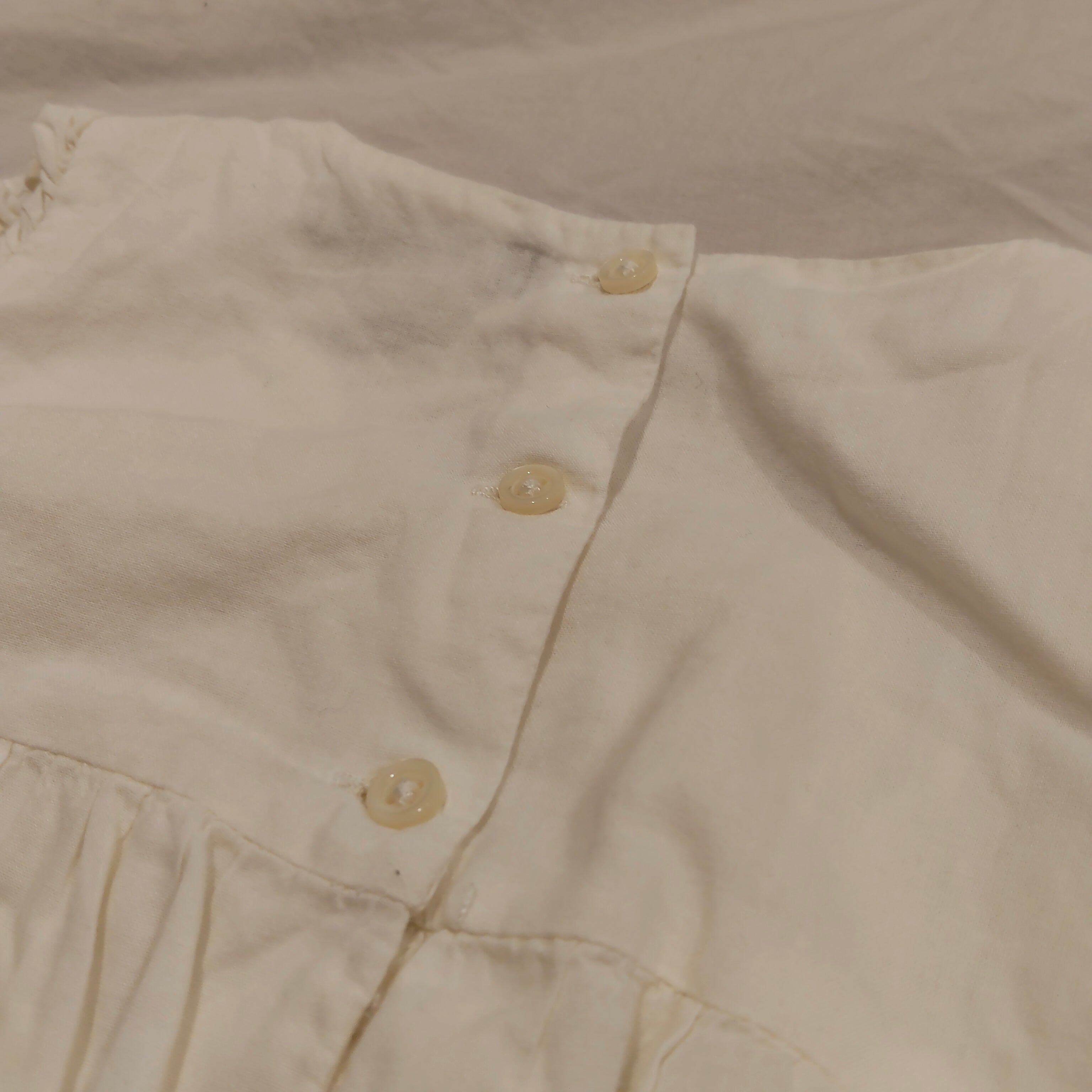 GAP baby romper size 6-12m embroidered yellow flowers