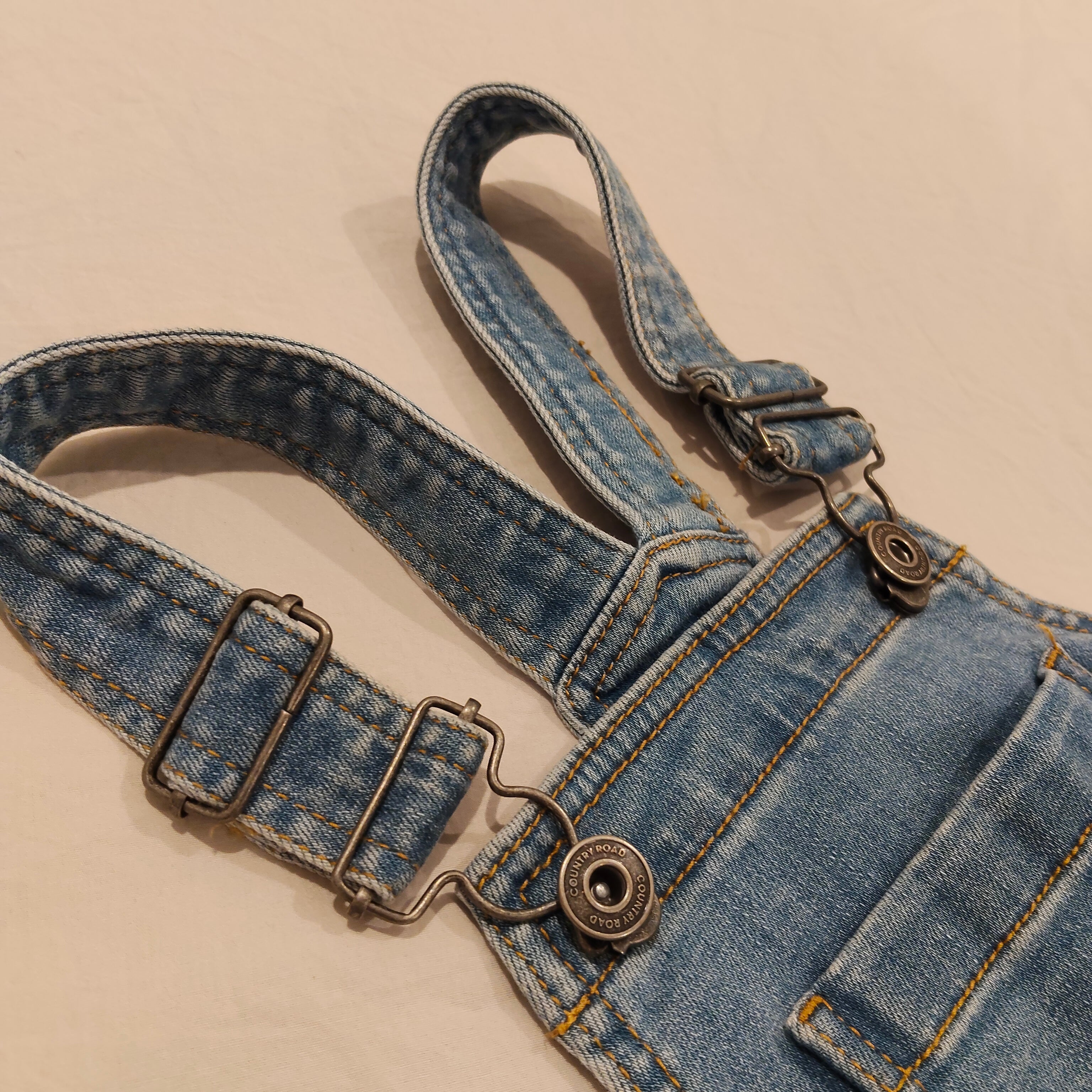 COUNTRY ROAD denim overall size 4 unisex