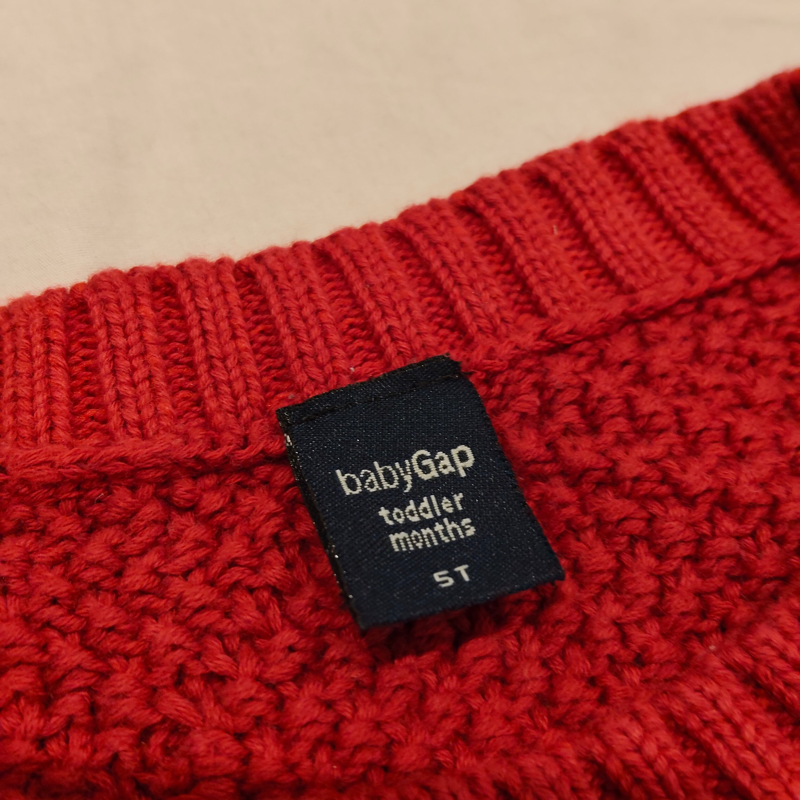 GAP knit jumper size 5y unisex red colour