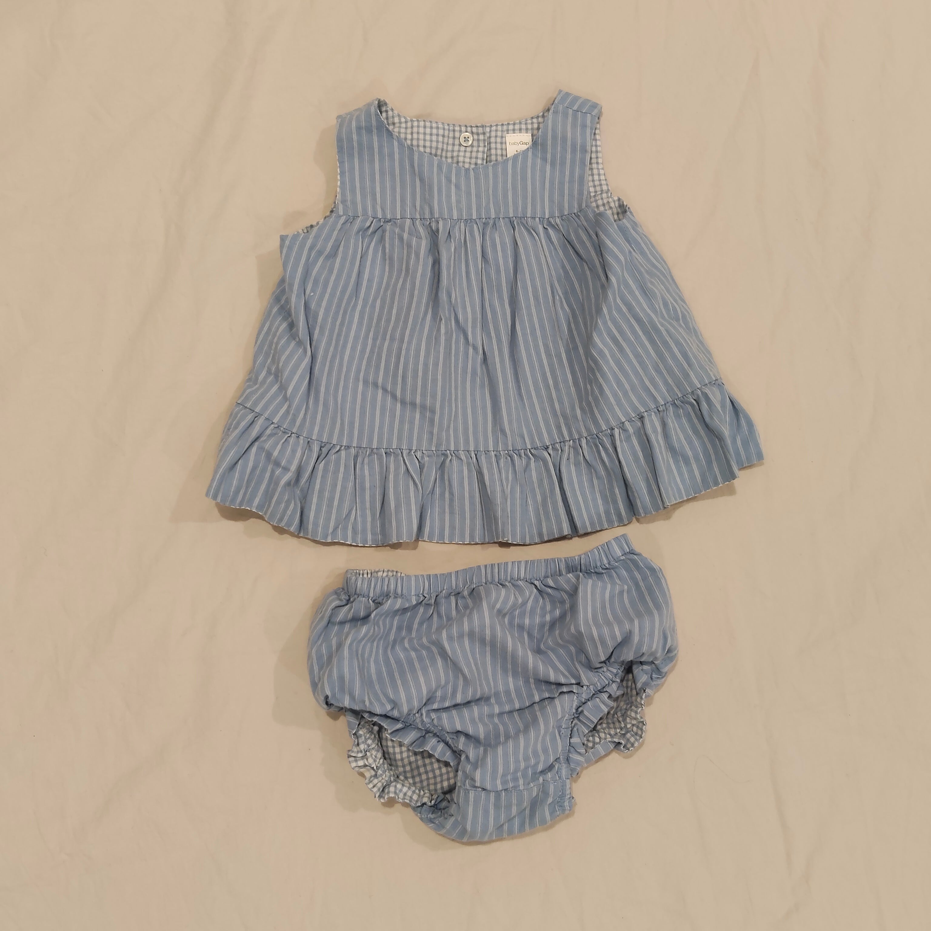 GAP set size 6-12m Girls Reversible - Blue Ruffle Top & Bloomer Shorts