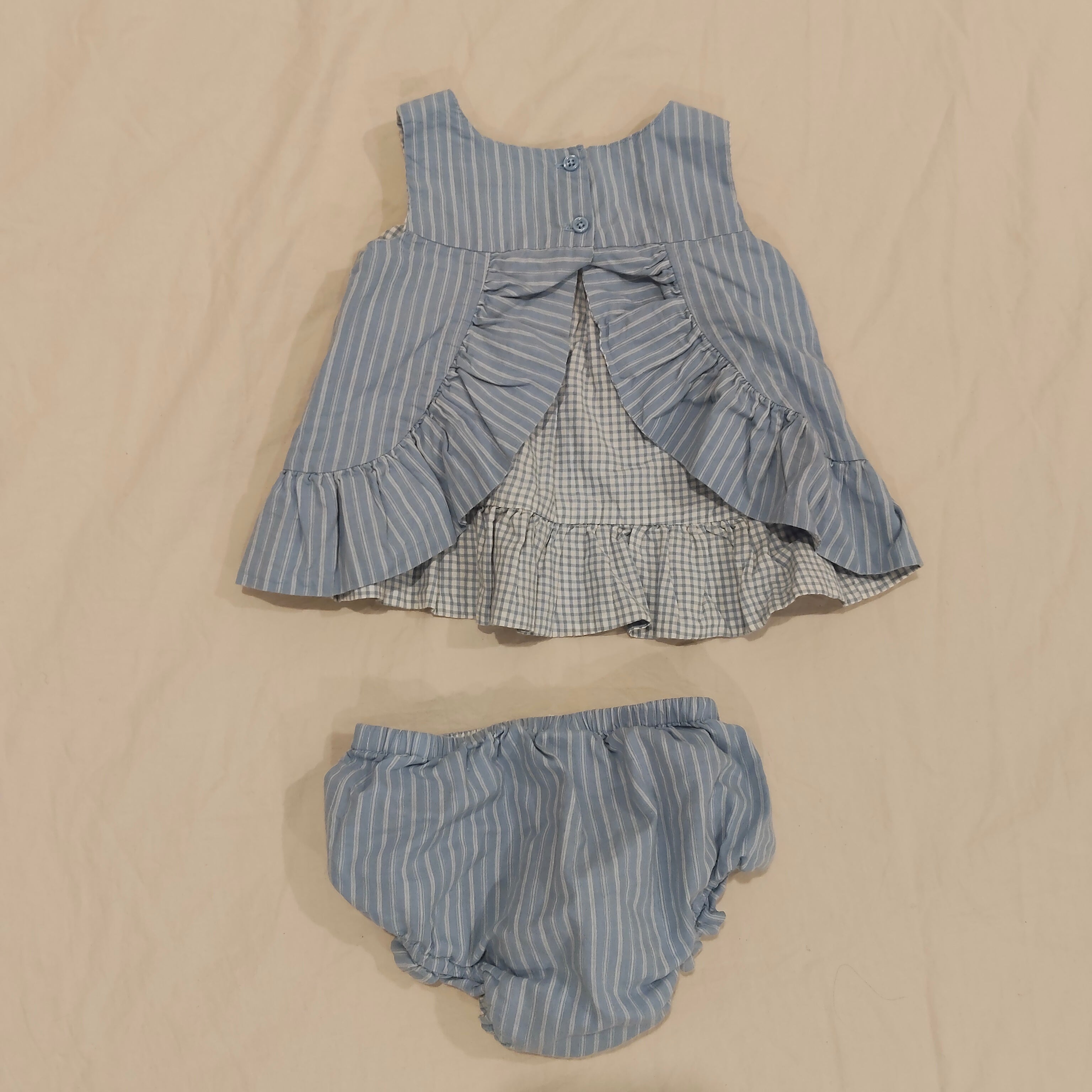 GAP set size 6-12m Girls Reversible - Blue Ruffle Top & Bloomer Shorts
