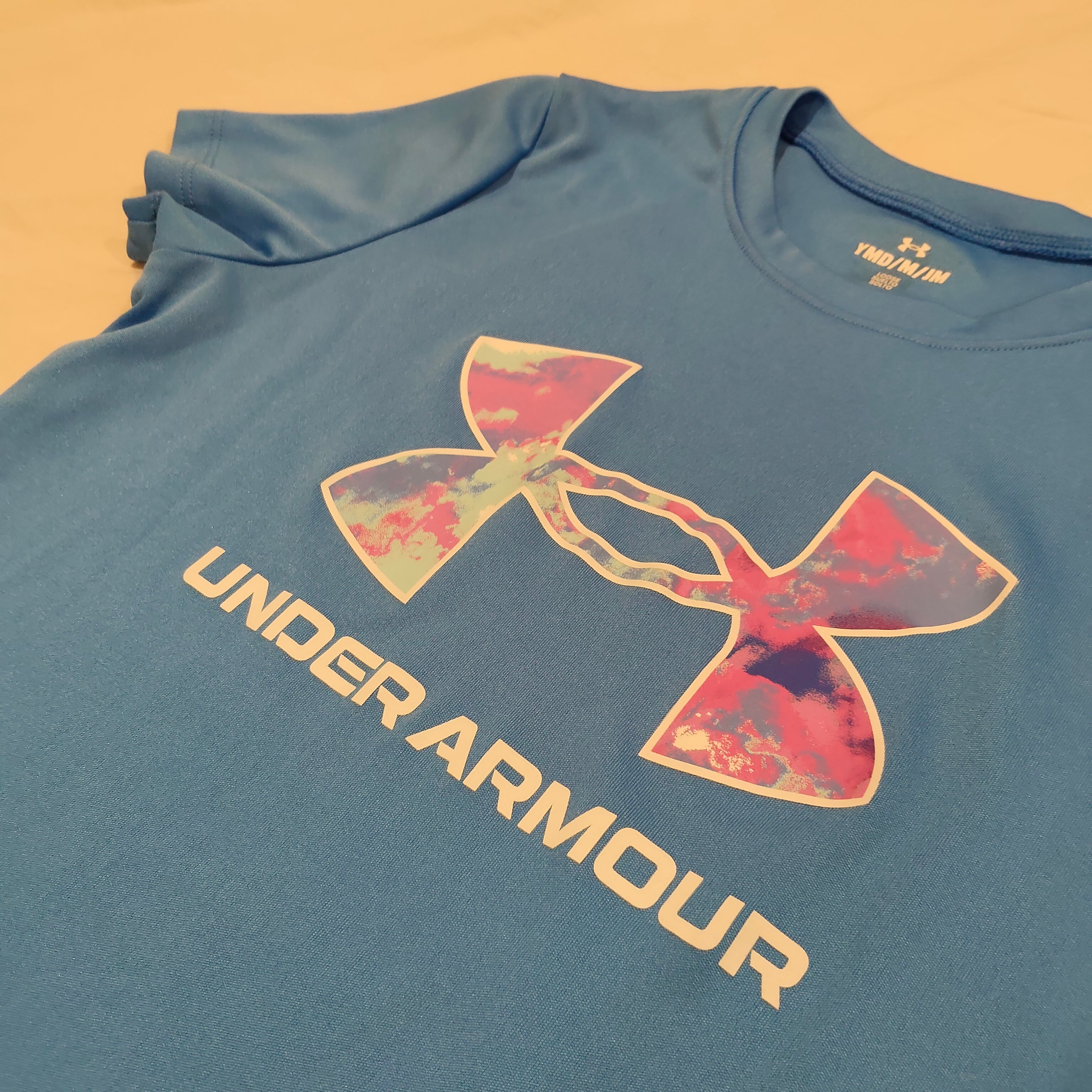 UNDER ARMOUR tee size YMD 10-12yrs girls short sleeve