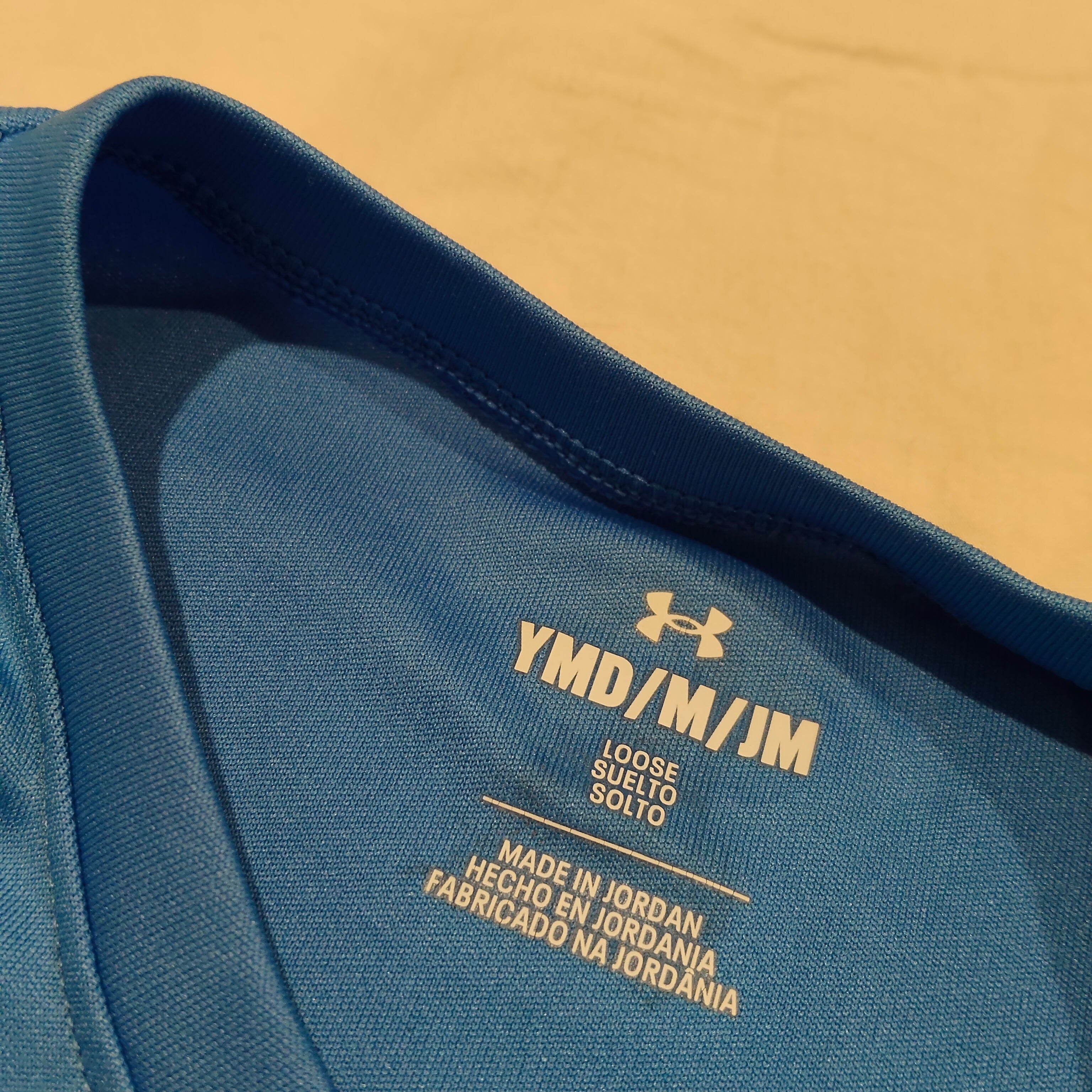 UNDER ARMOUR tee size YMD 10-12yrs girls short sleeve