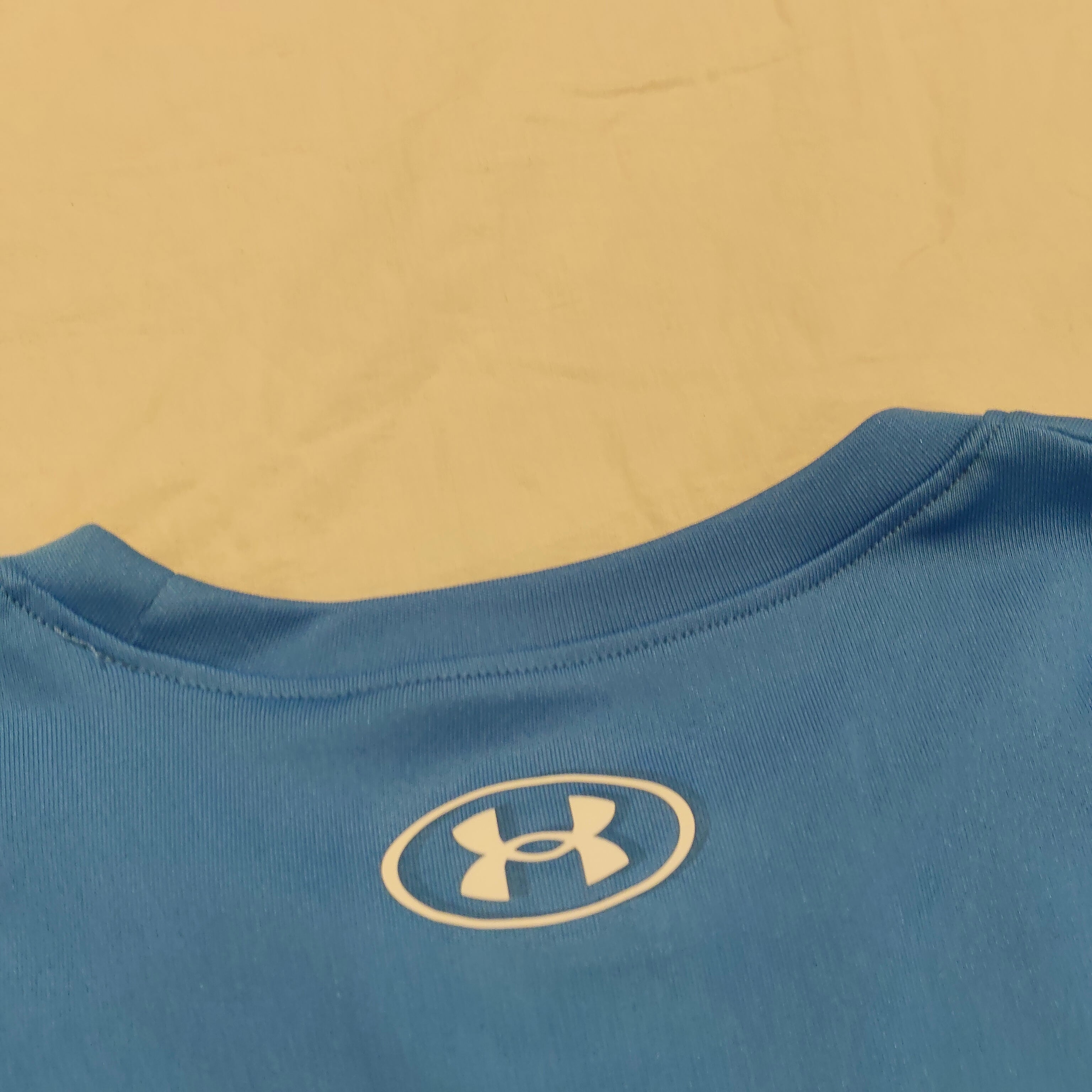 UNDER ARMOUR tee size YMD 10-12yrs girls short sleeve