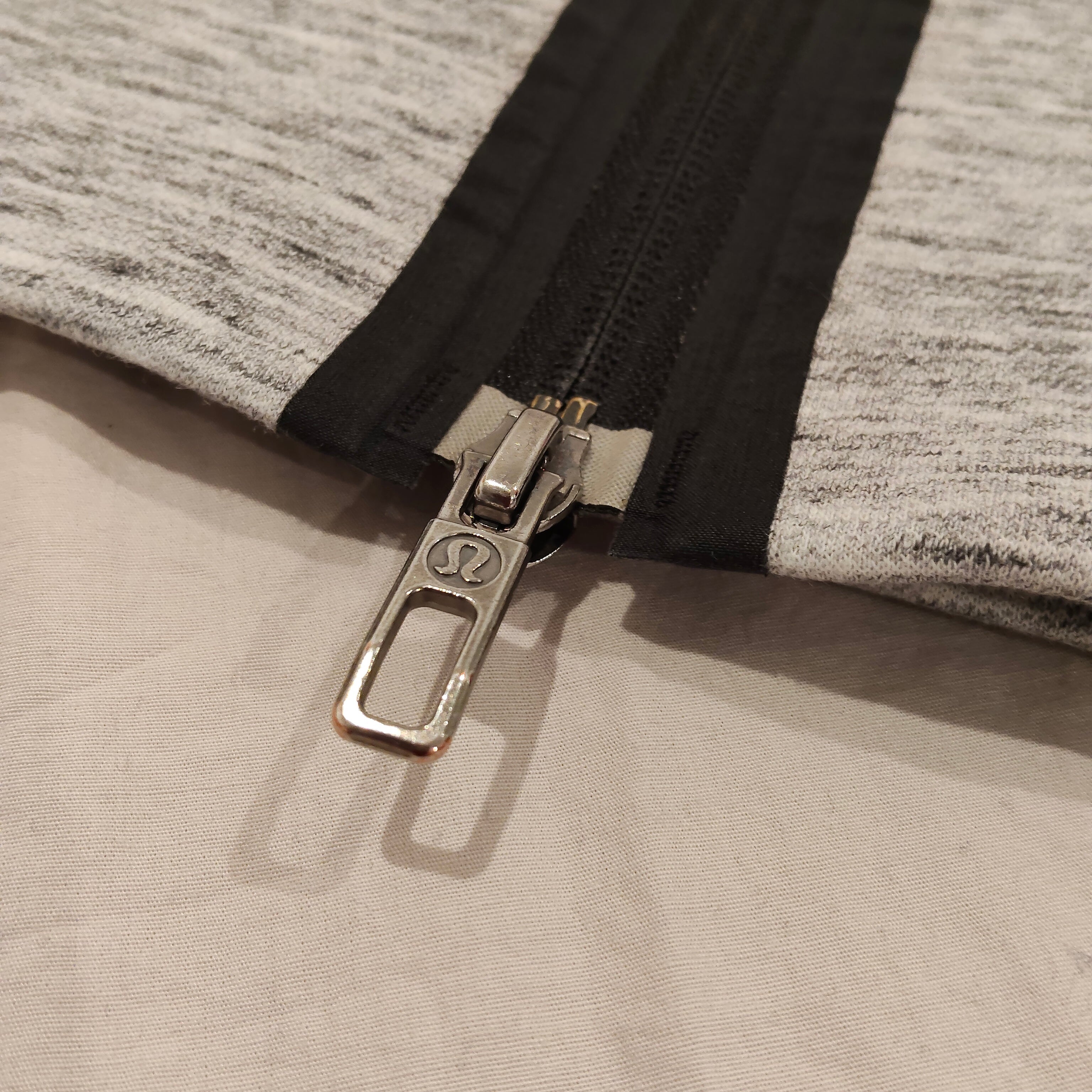 LULULEMON Stratum Hoodie Grey size Medium Mens