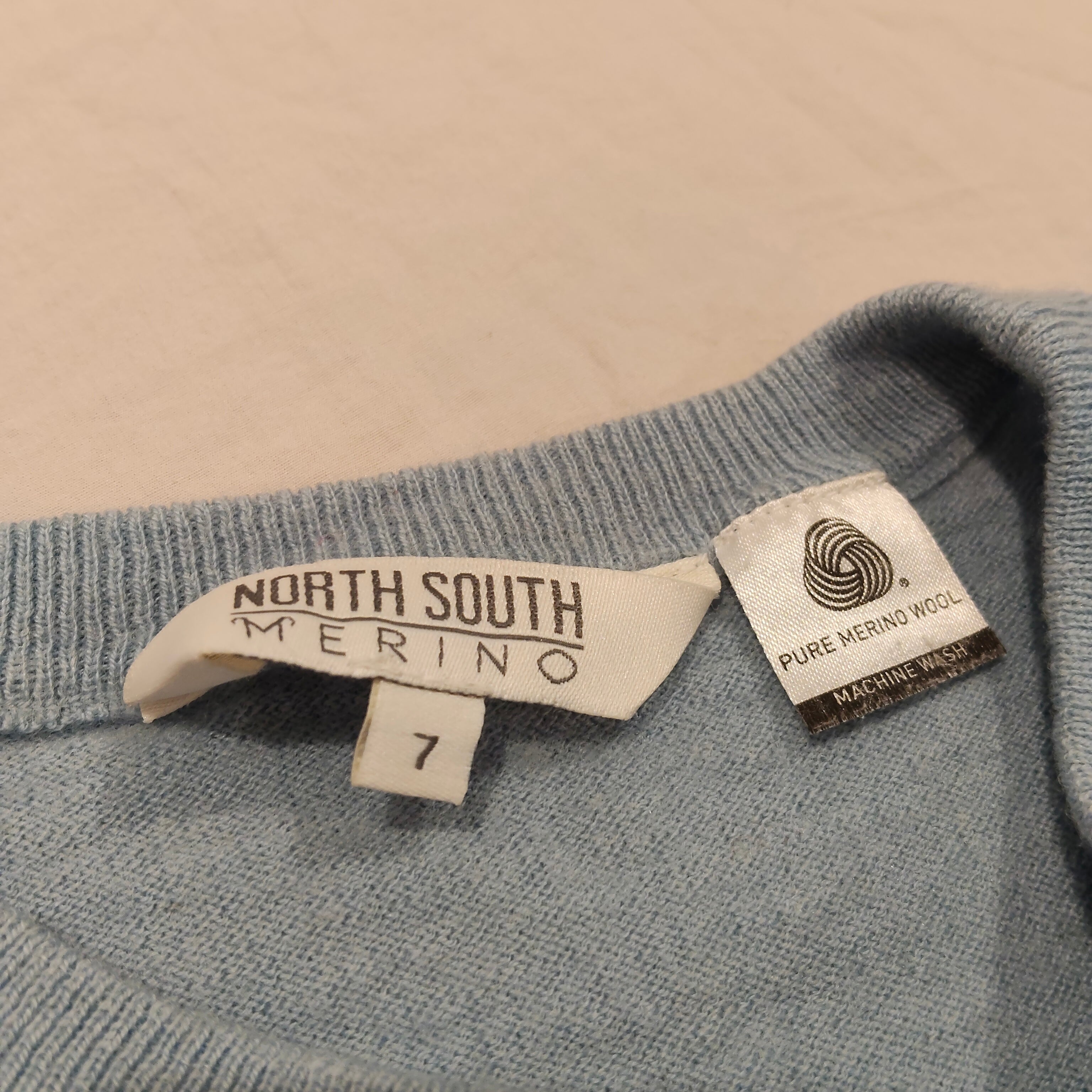 NORTH SOUTH 100% Merino top size 7yrs girls light blue