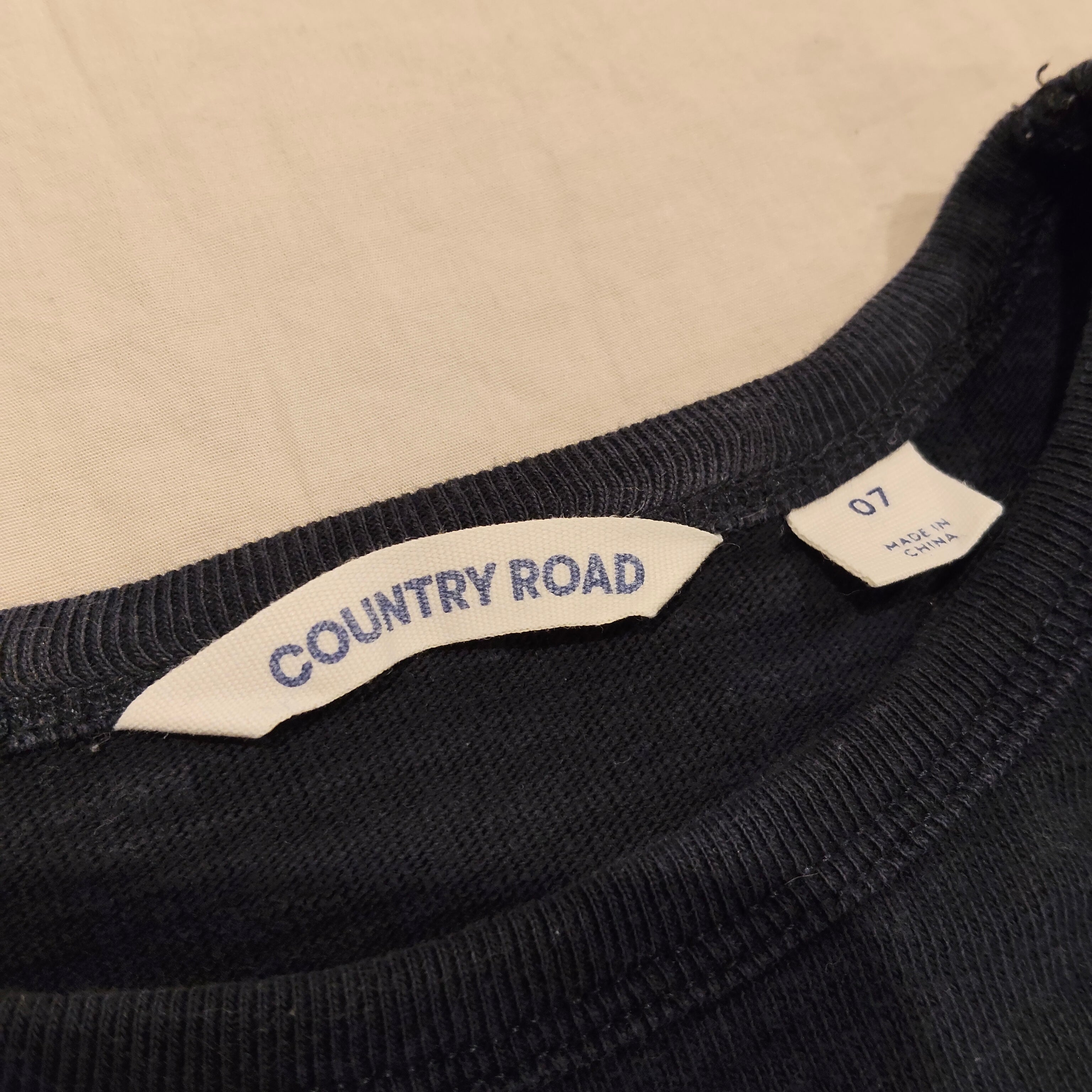 COUNTRY ROAD top size 7 boys long sleeve