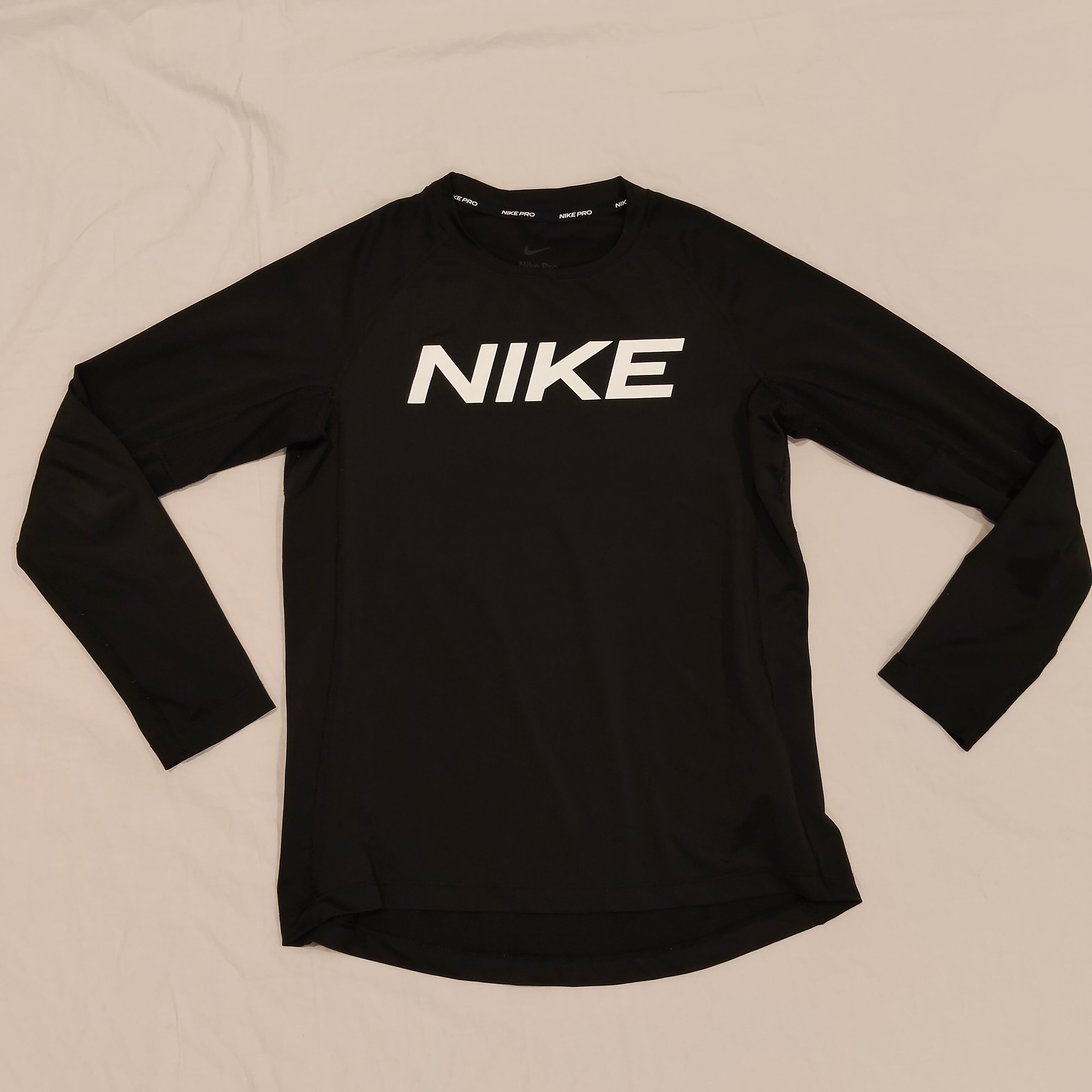 NIKE top size 10-12yrs boys long sleeve black