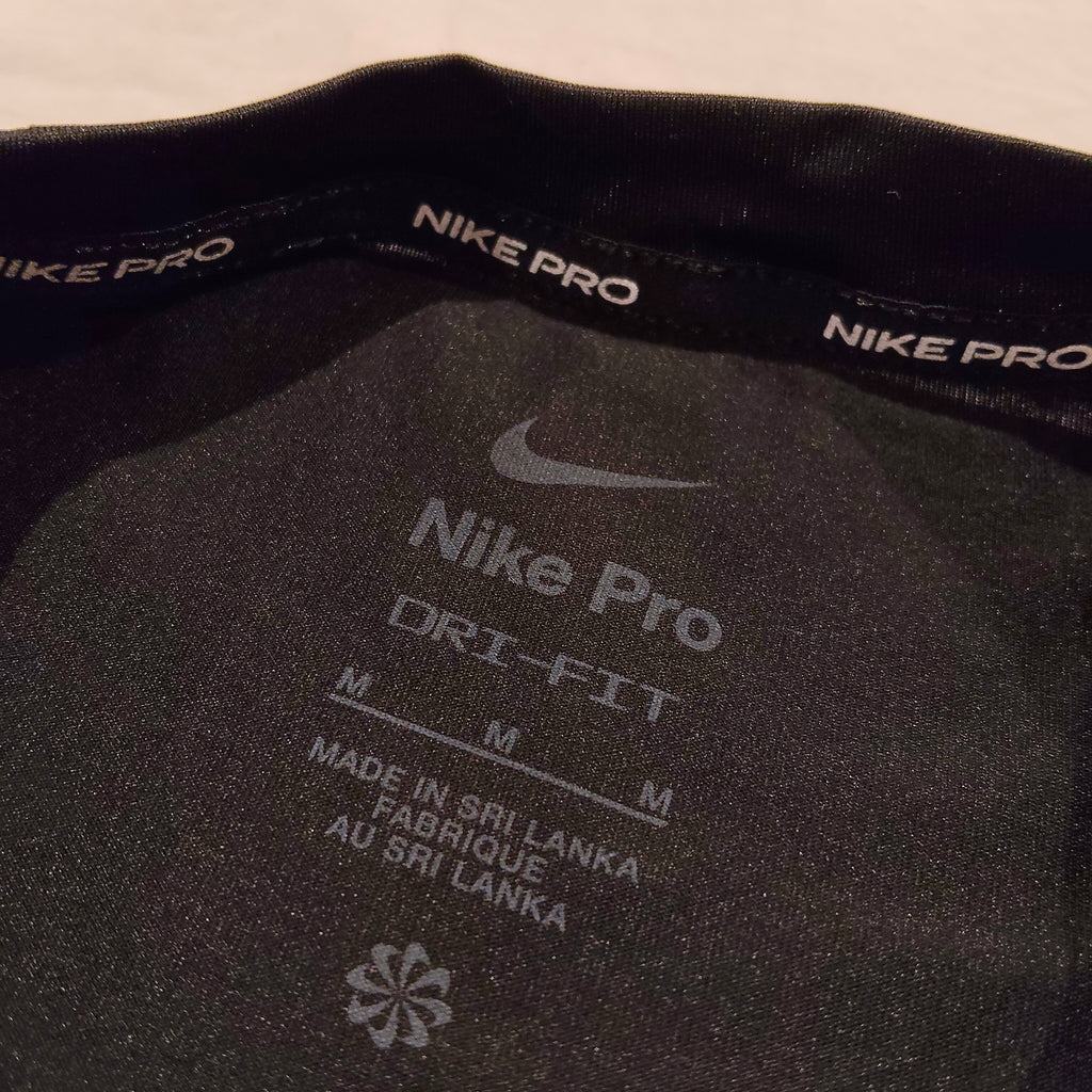 NIKE top size 10-12yrs boys long sleeve black