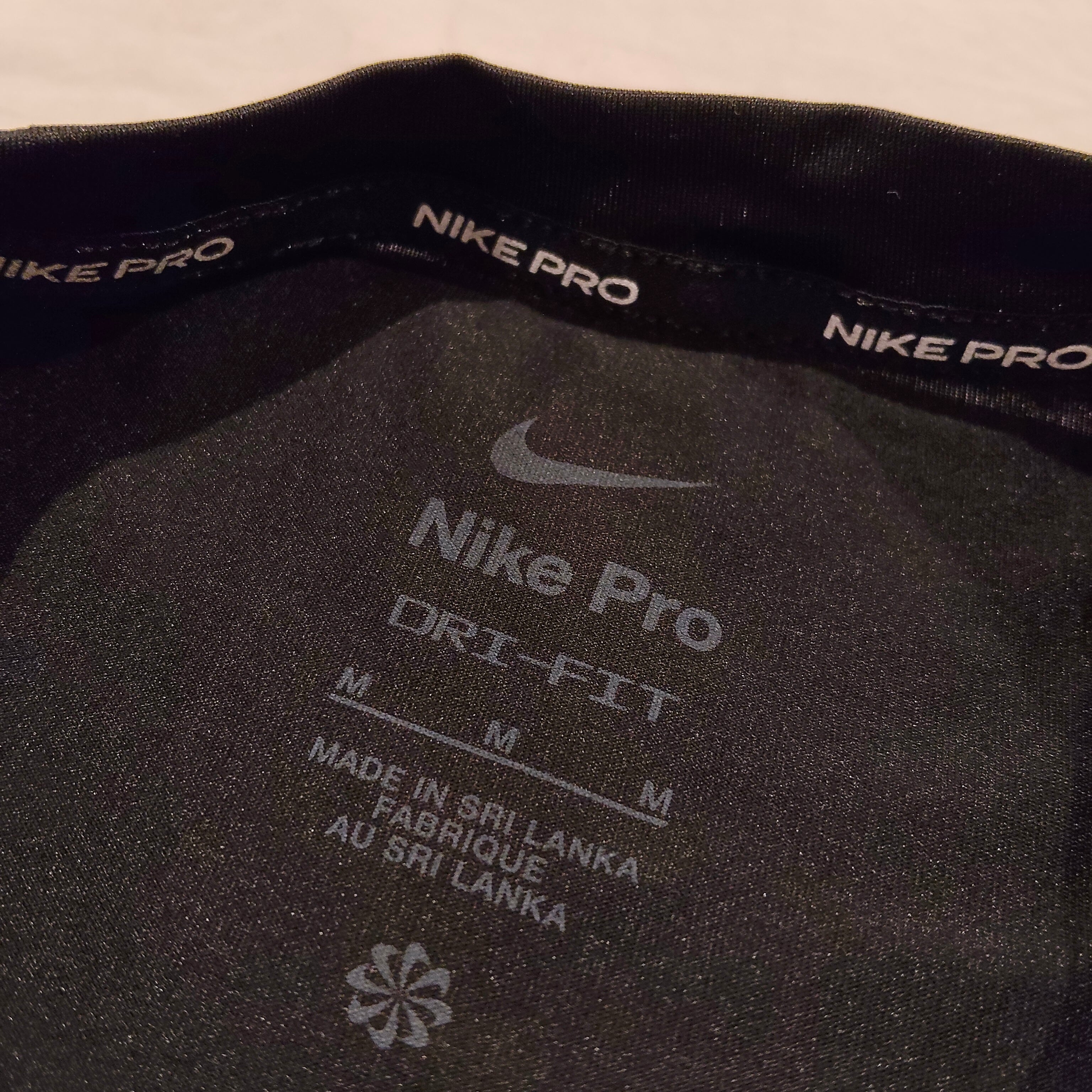 NIKE top size 10-12yrs boys long sleeve black