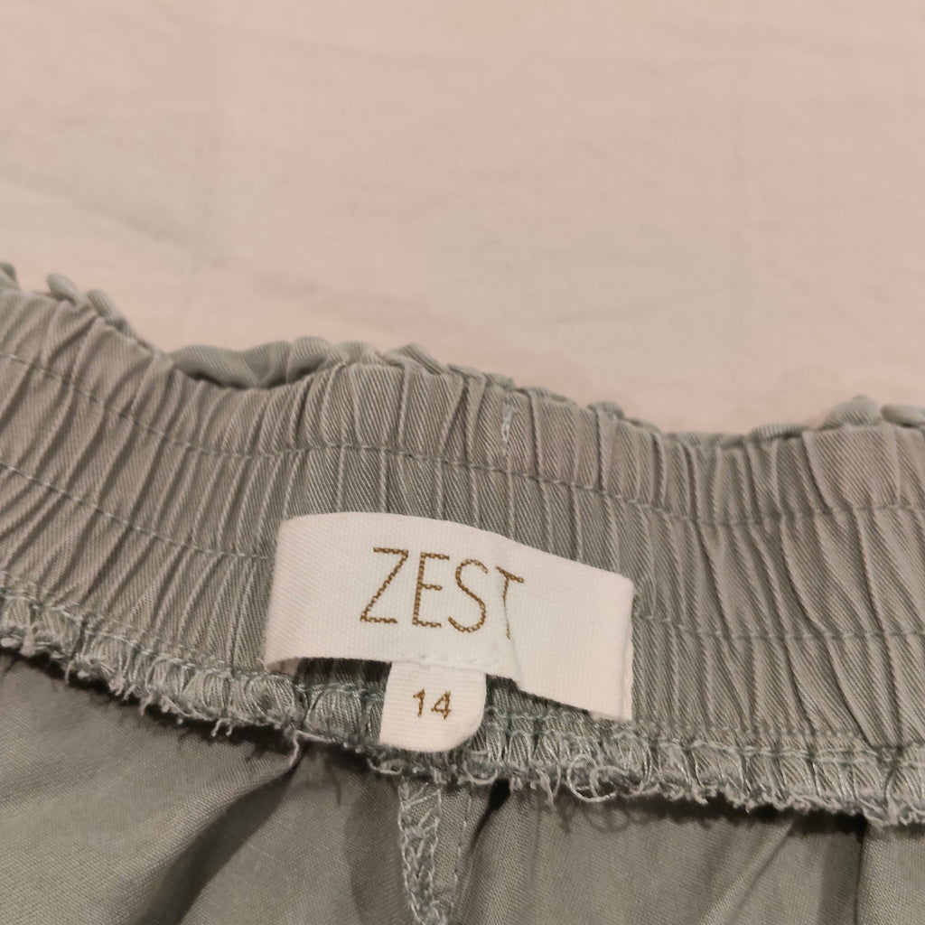 ZEST shorts size 14 Womens lightweight