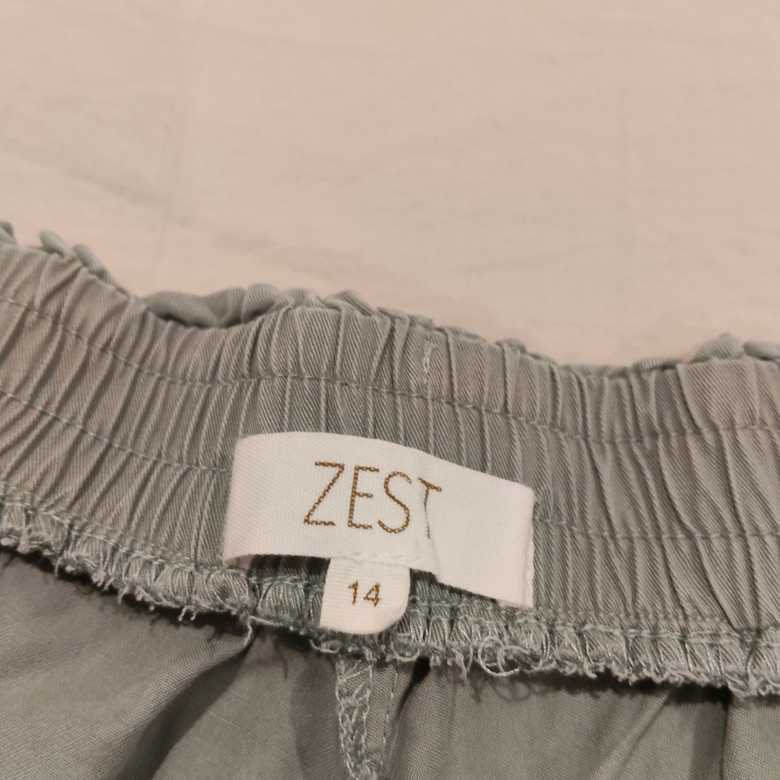 ZEST shorts size 14 Womens lightweight