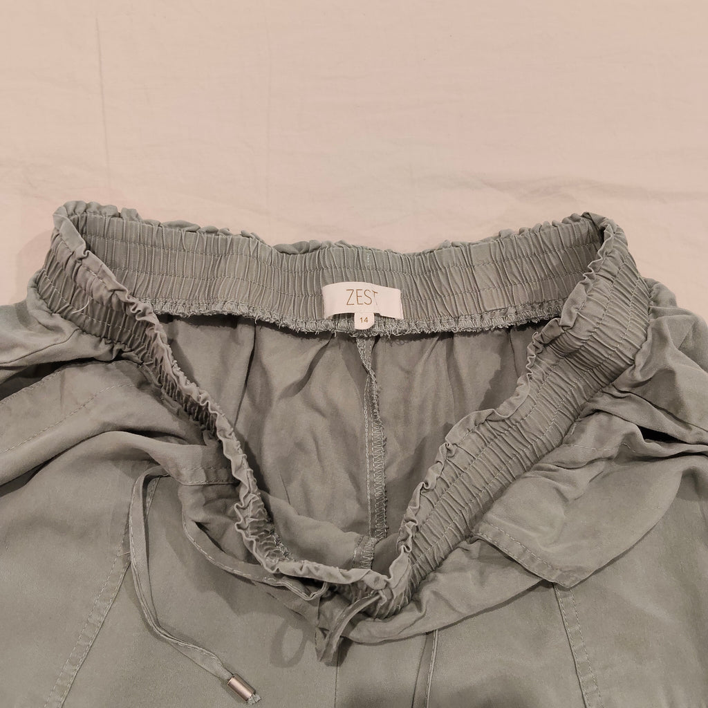 ZEST shorts size 14 Womens lightweight
