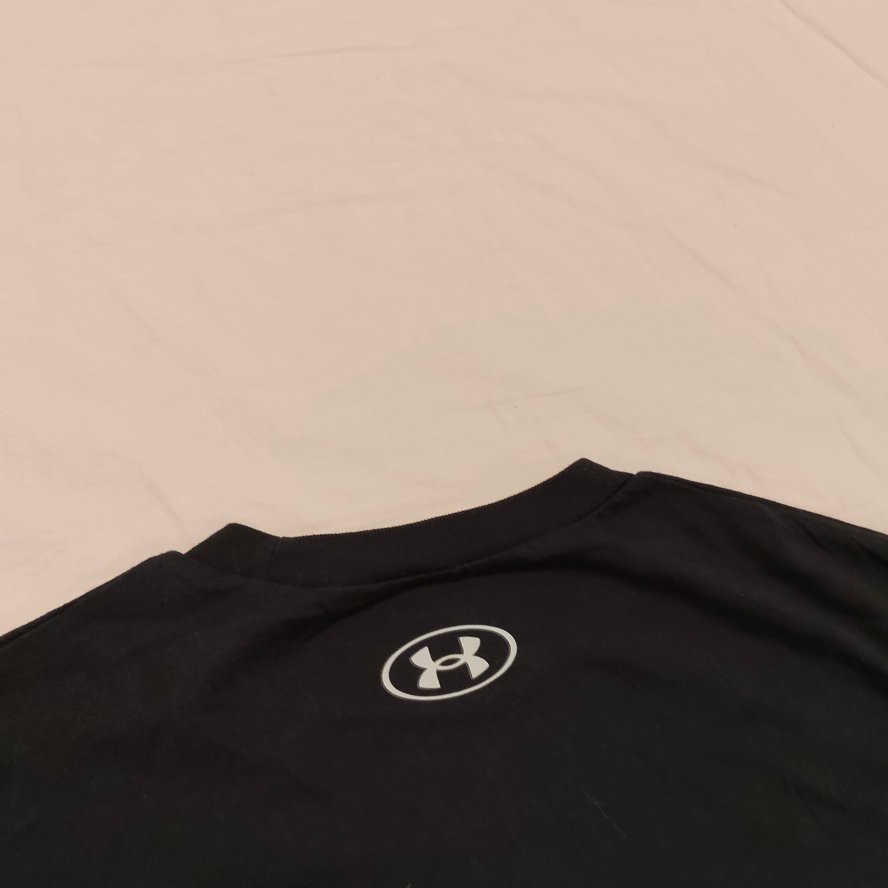 UNDER ARMOUR top size 8-12yrs Heatgear boys long sleeve black