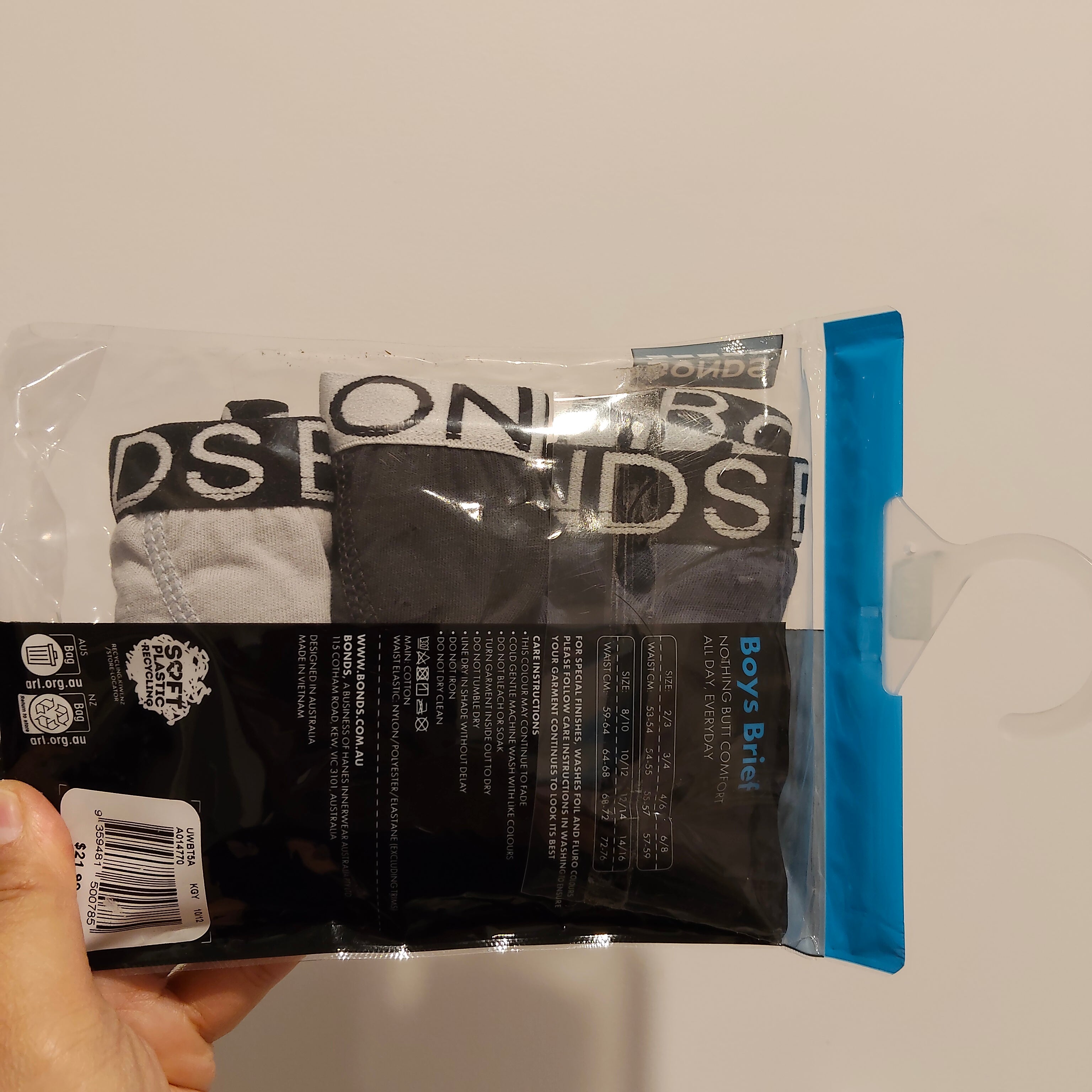 New BONDS brief size 10-11yrs Boys 3pk