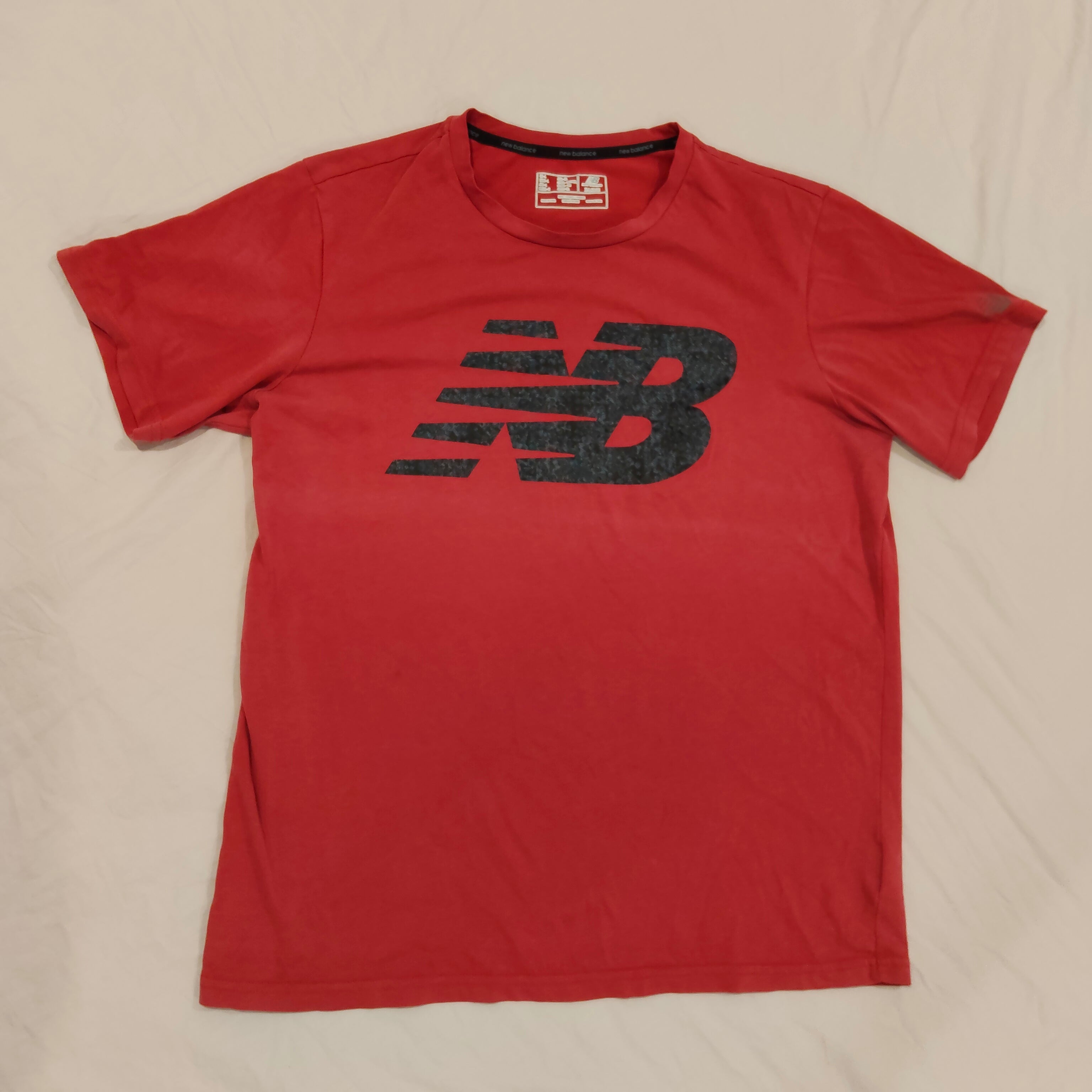 NEW BALANCE tee size L Mens short sleeve