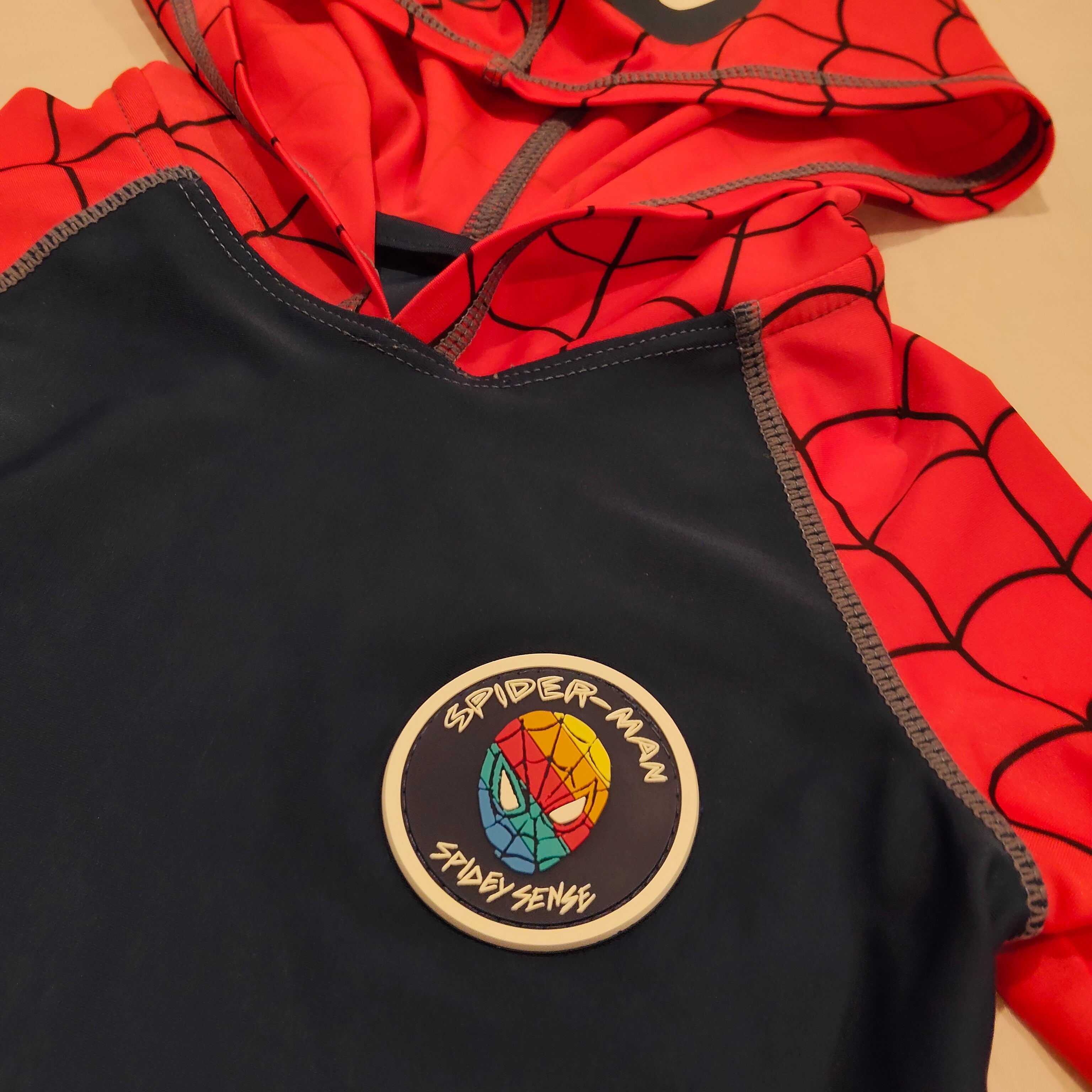 DISNEY Spider-Man Hooded Rash Guard size 4-5yrs Boys swimwear