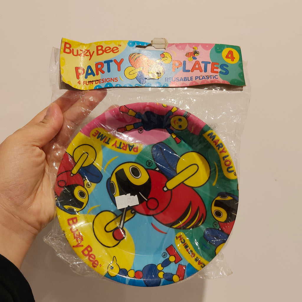 NEW Buzzy Bee brand party plates 4pk