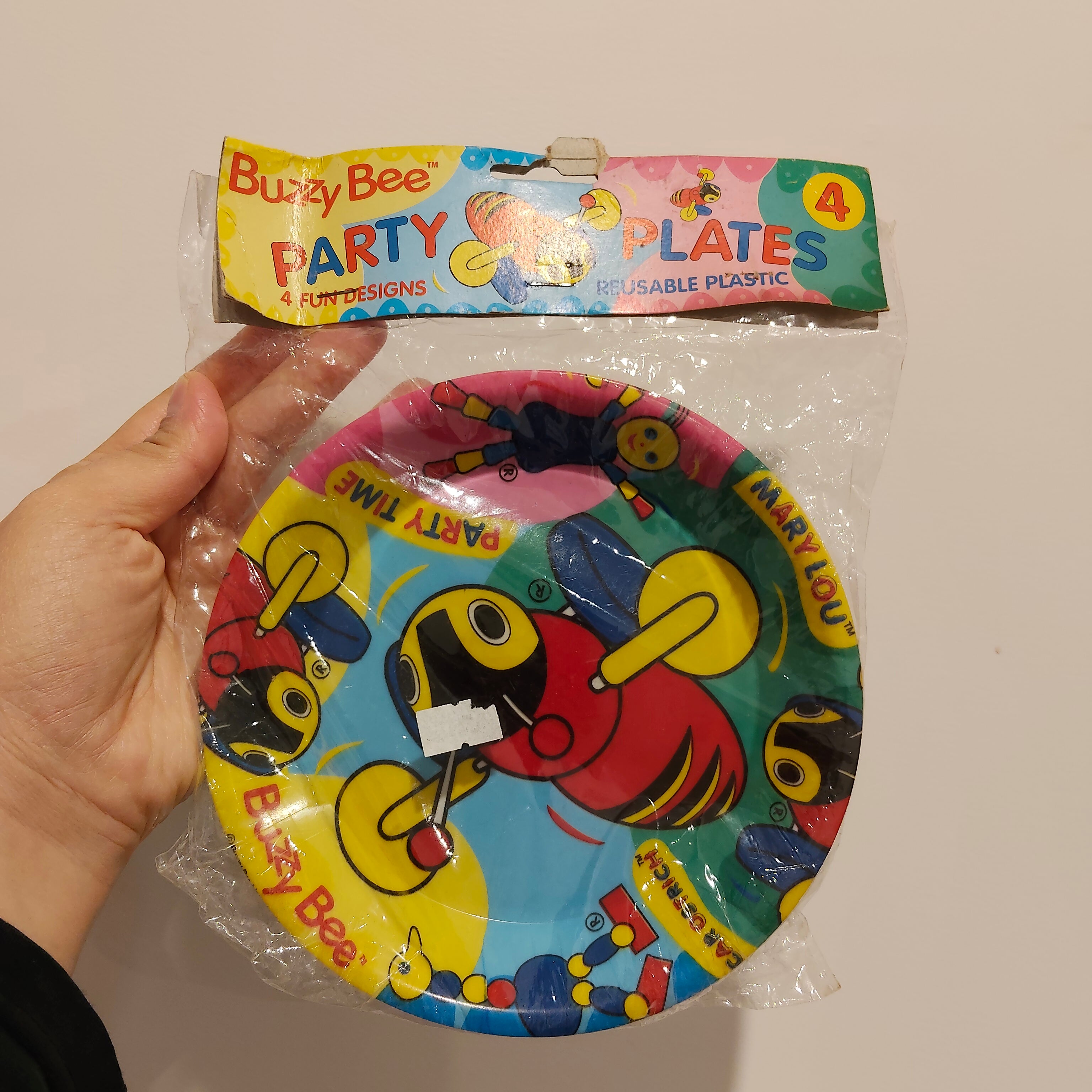 NEW Buzzy Bee brand party plates 4pk