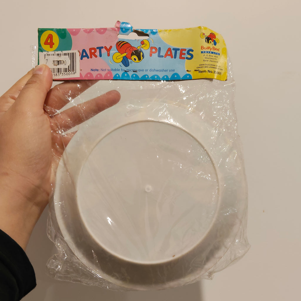 NEW Buzzy Bee brand party plates 4pk