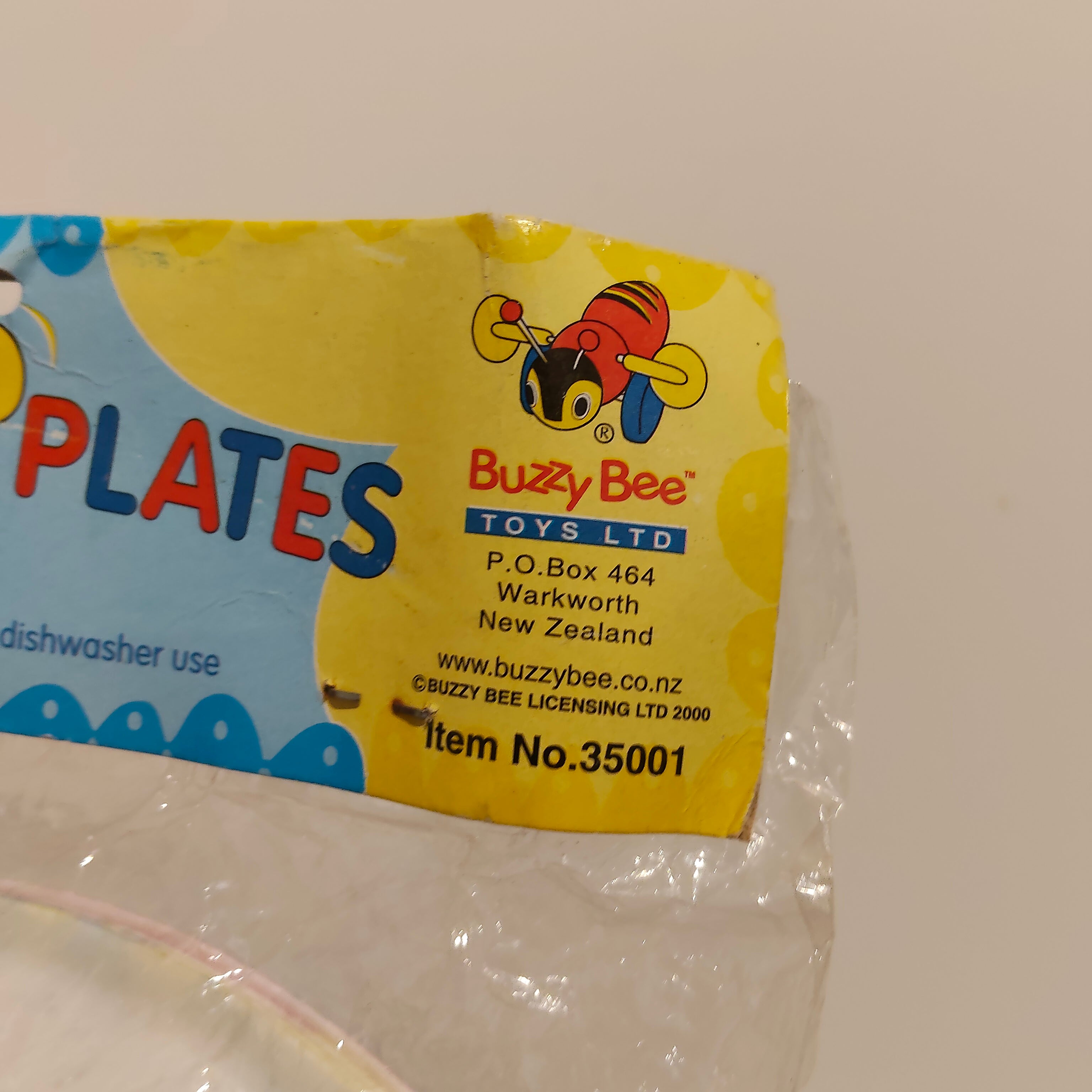 NEW Buzzy Bee brand party plates 4pk