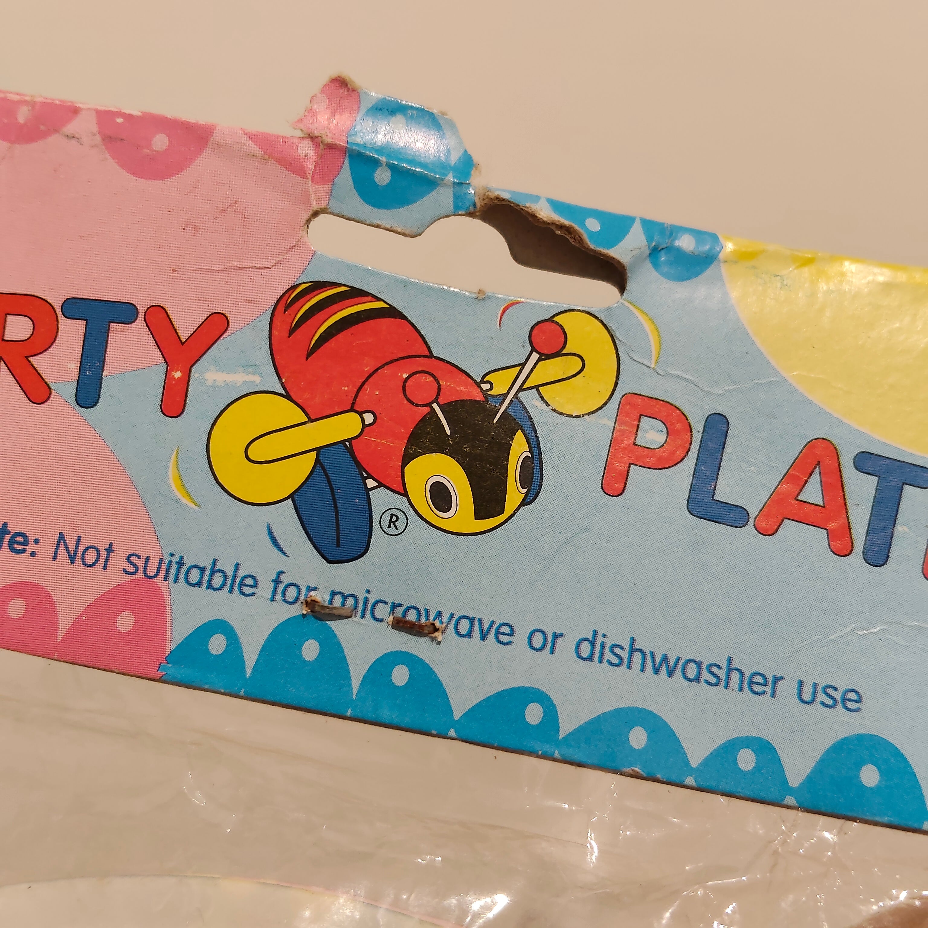 NEW Buzzy Bee brand party plates 4pk
