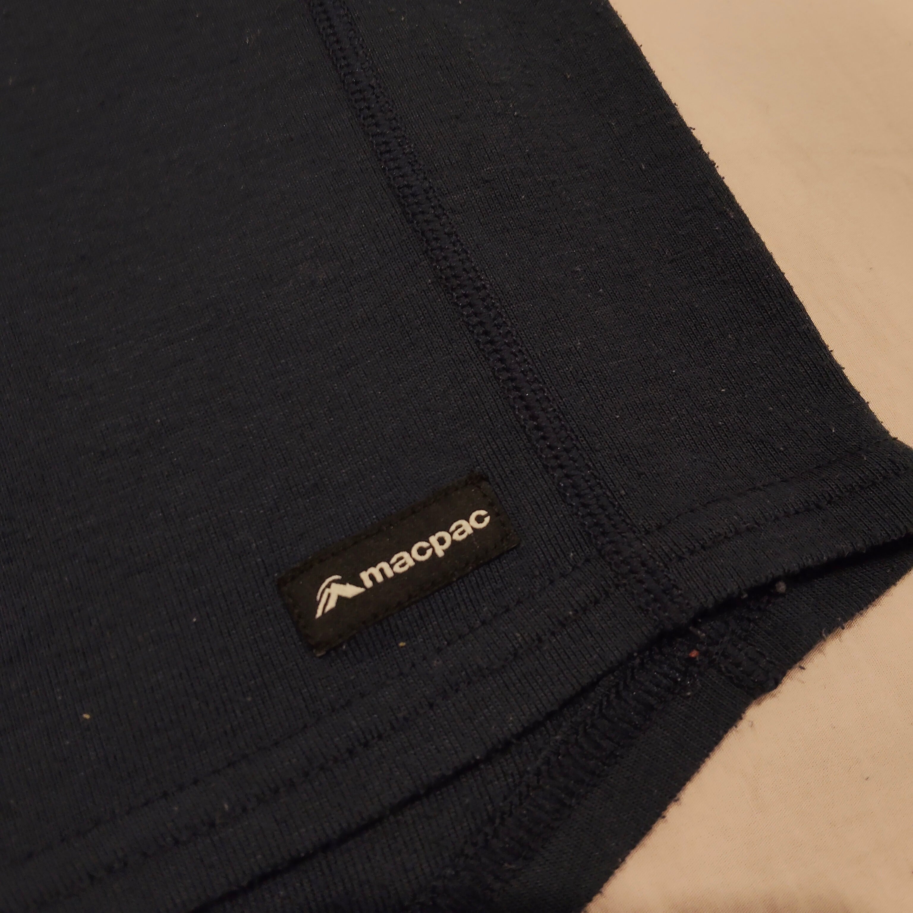MACPAC thermal top size 4yrs unisex Navy long sleeve