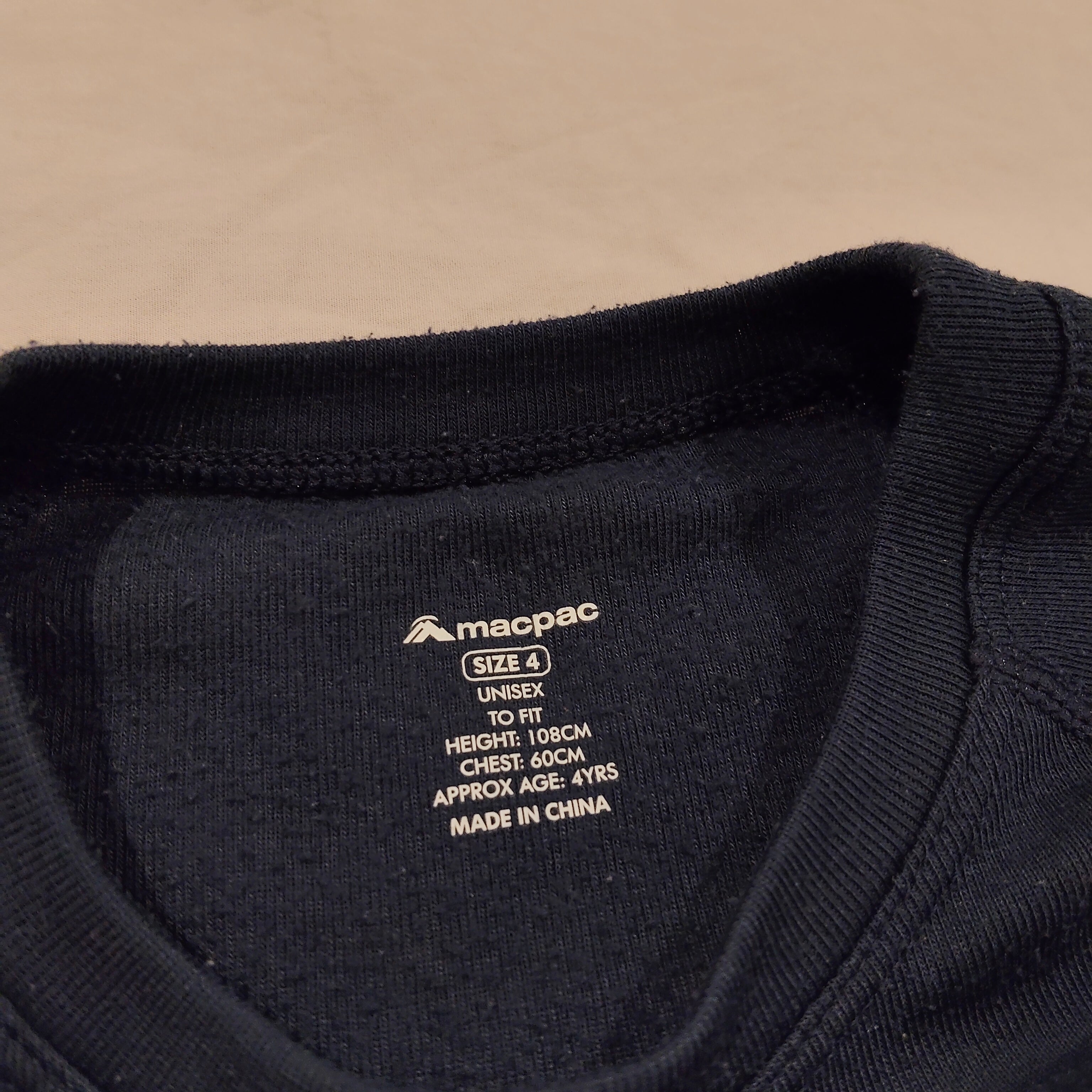 MACPAC thermal top size 4yrs unisex Navy long sleeve