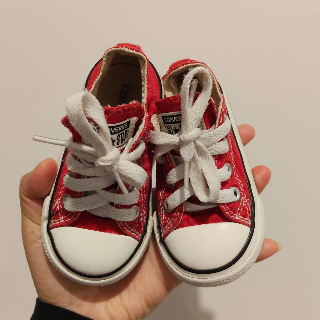 CONVERSE Chuck Taylor All Star toddler low-top sneakers size 5 (12-18M)