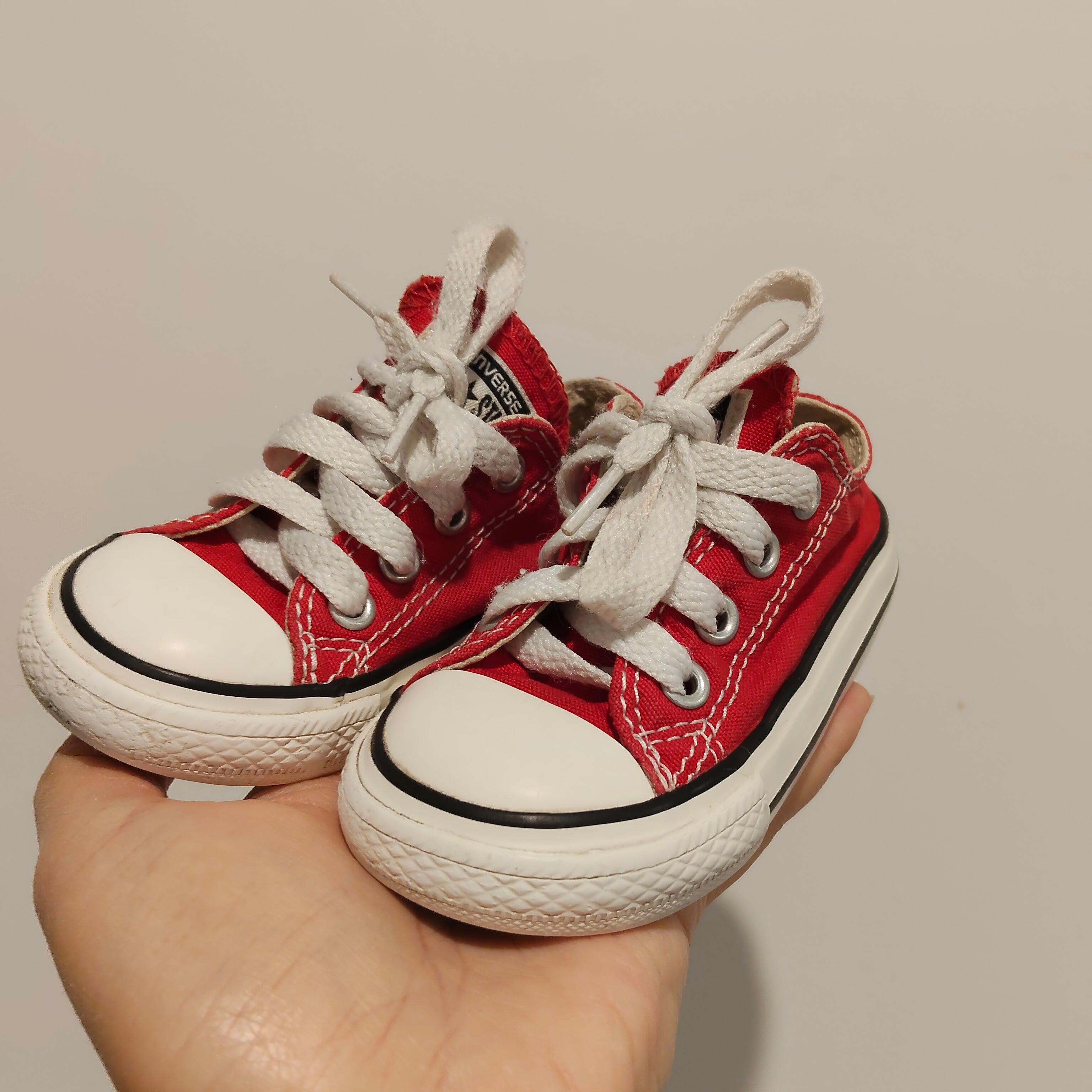 CONVERSE Chuck Taylor All Star toddler low-top sneakers size 5 (12-18M)