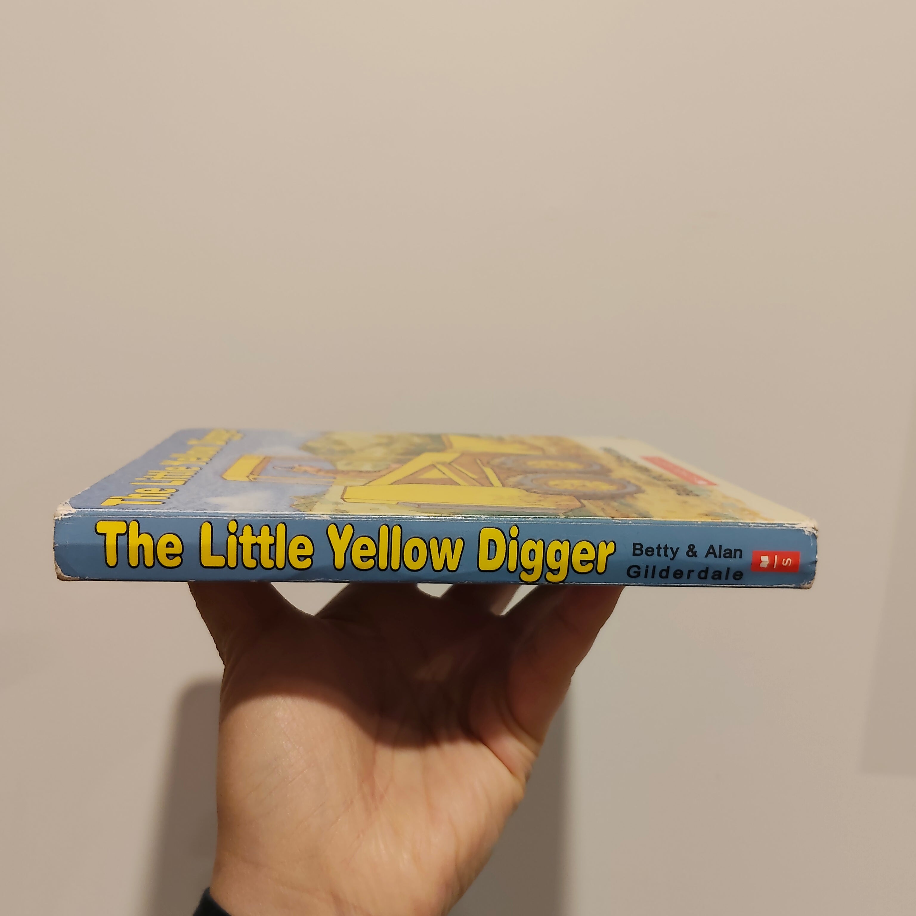 "The Little Yellow Digger" book BOARDBOOK