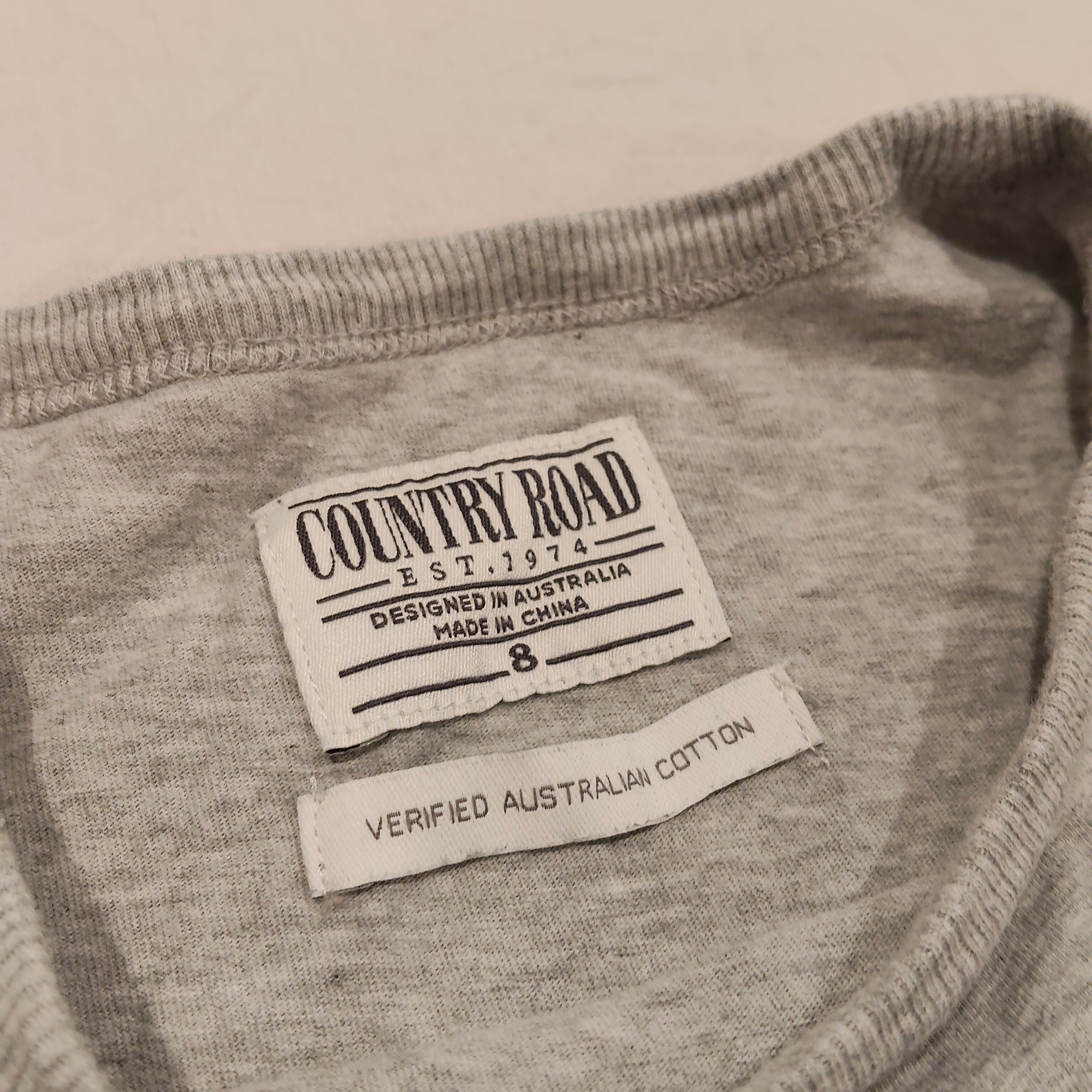 COUNTRY ROAD top size 8yr unisex long sleeve grey