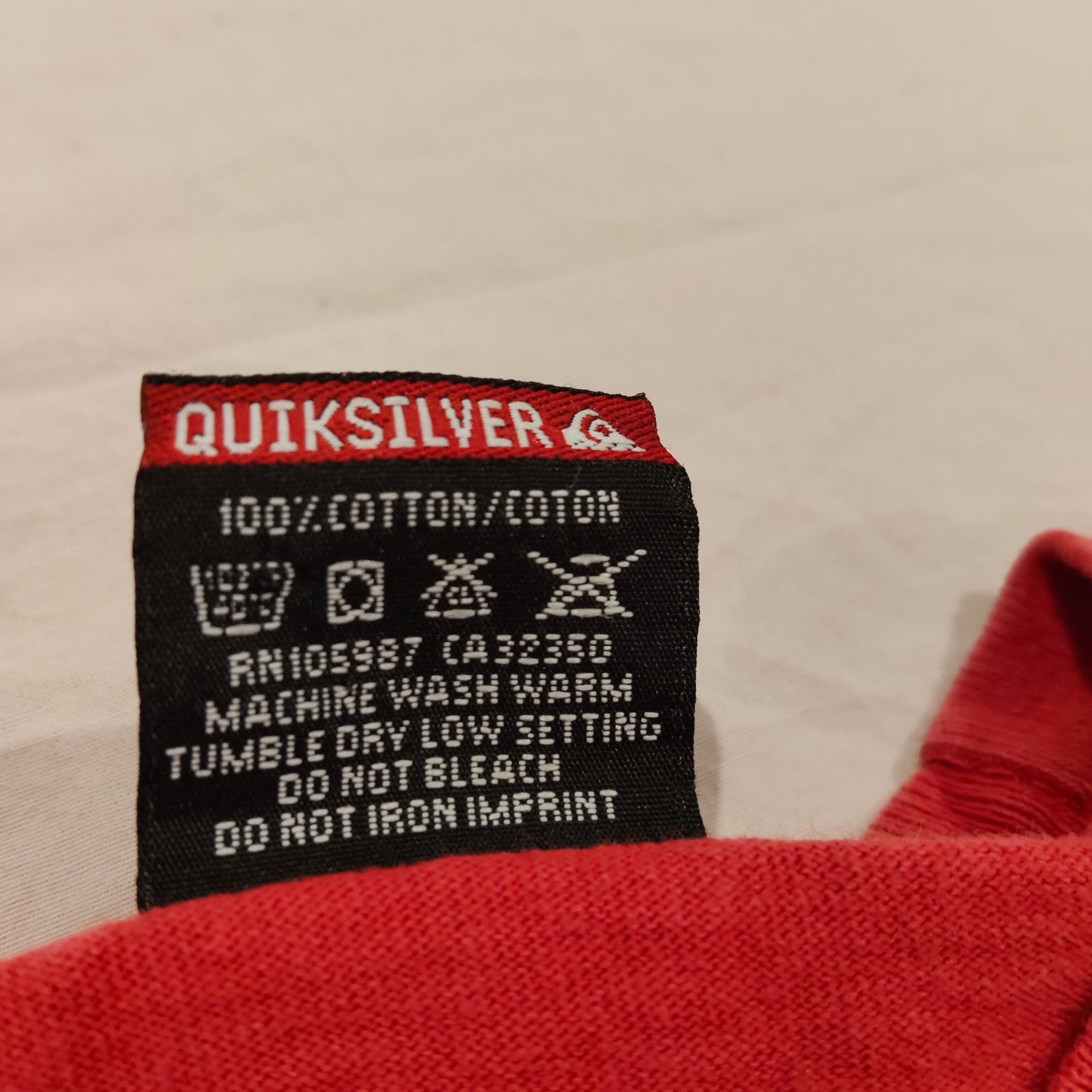 QUIKSILVER tee size 4 boys Red short sleeve