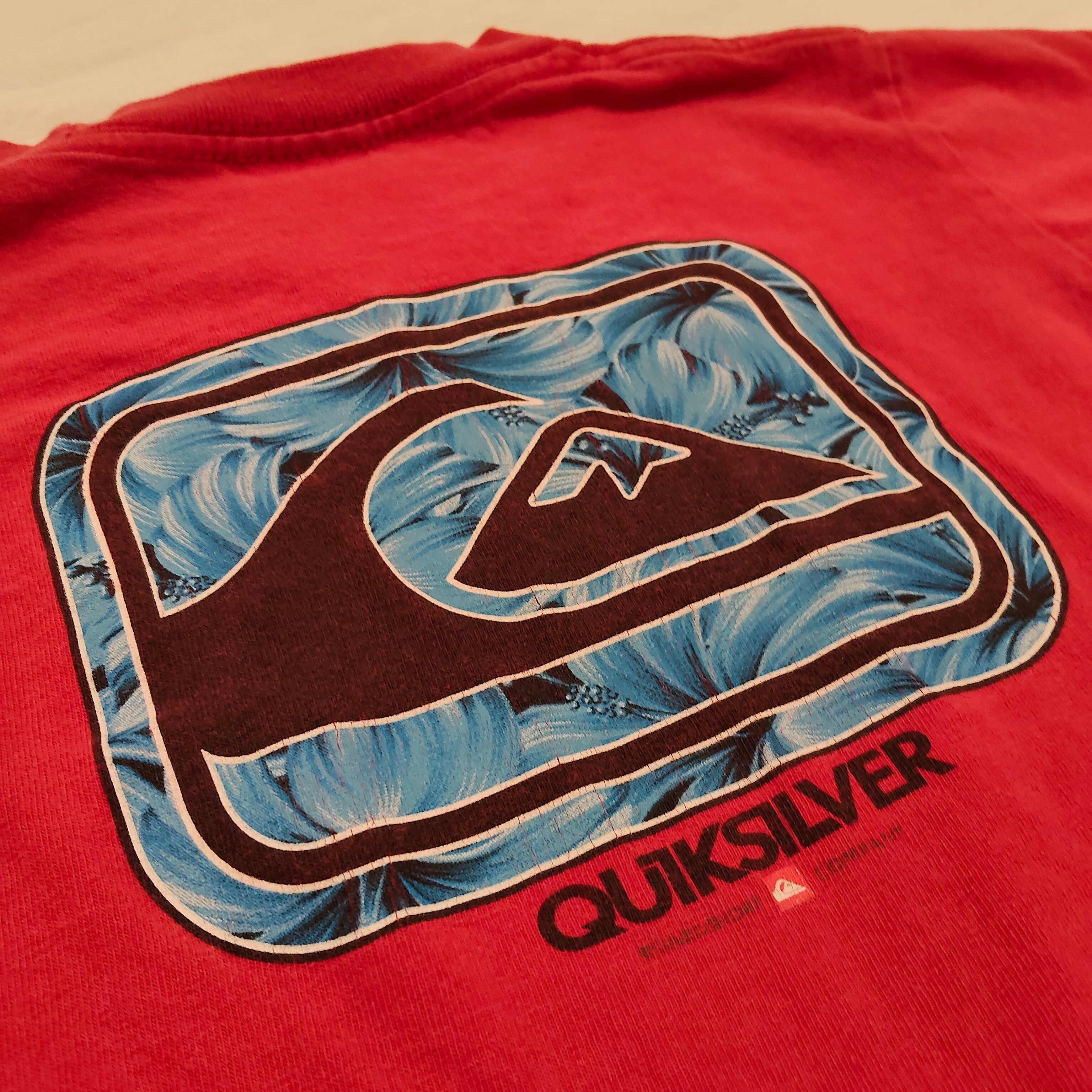 QUIKSILVER tee size 4 boys Red short sleeve